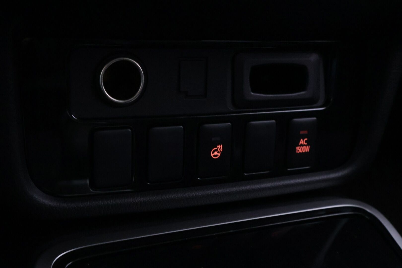 Mitsubishi Outlander PHEV 2017 Instyle Navi - 360-Kamera | Koukku | Nahka alcantara | Apple Carplay |  Akkukäyttöinen lisälämmitin | Ohjauspyörän lämmitys