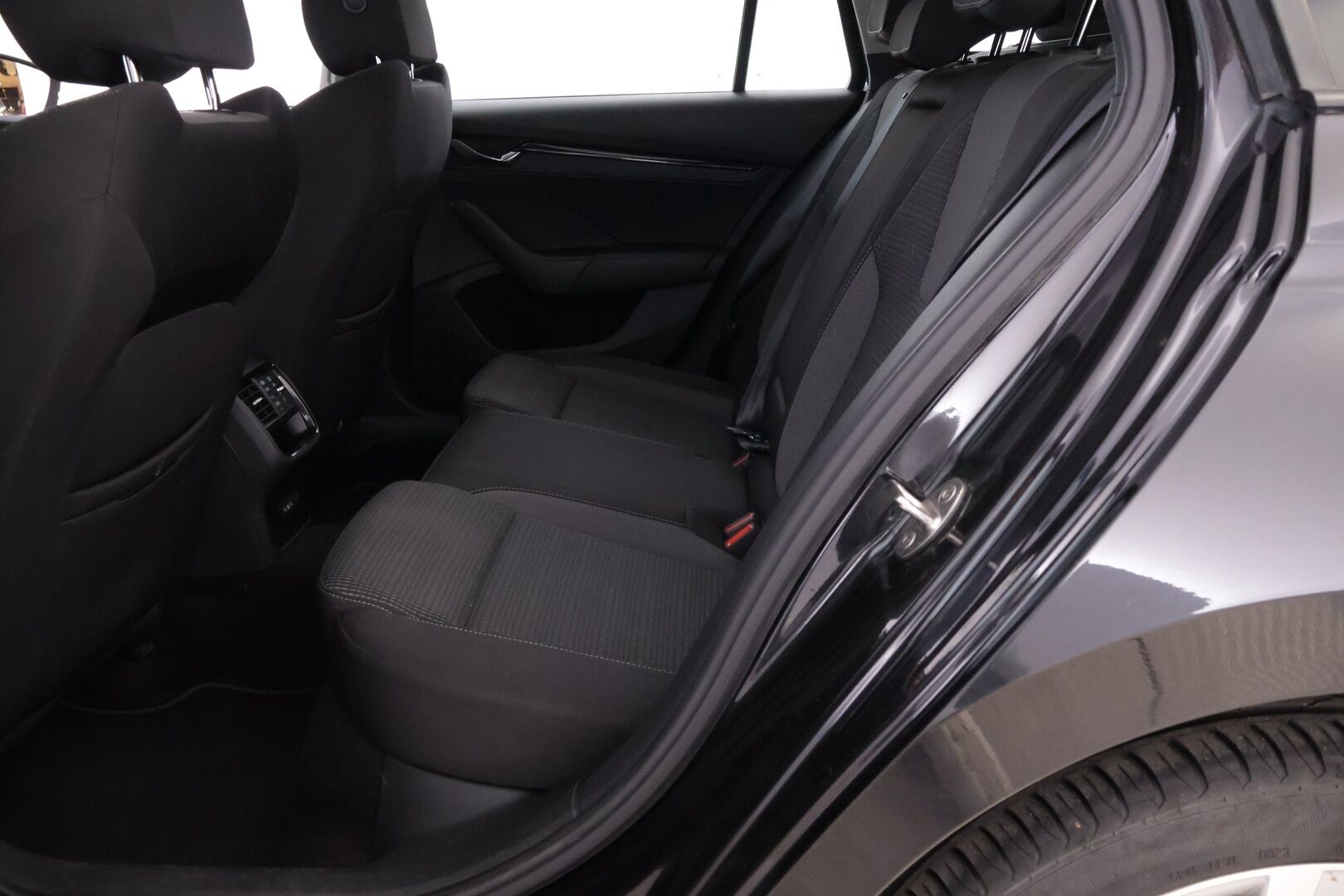 Skoda Octavia 2021 Combi 1,4 TSI PHEV Ambition iV DSG Autom. *Webasto / Keyless Go / Crystal LED / P.tutkat / Vakkari / Smartlink* - Suomi-auto / Kaukovalo automatiikka / Alkuperäinen Webasto kaukosäätimellä / Kaistavahti 