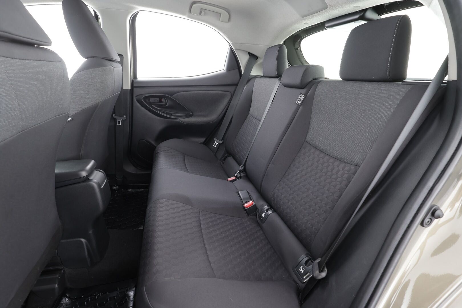 Toyota Yaris 2021 1,5 Hybrid Active Edition * ACC / P.Kamera / Bluetooth / Kaistavahti / Navi / Keyless * - 1-om Suomi-auto / Kahdet renkaat aluvanteilla / Merkkihuollot - HULLUT AVAJAISHULINAT KORKOTARJOUS 3,29 %