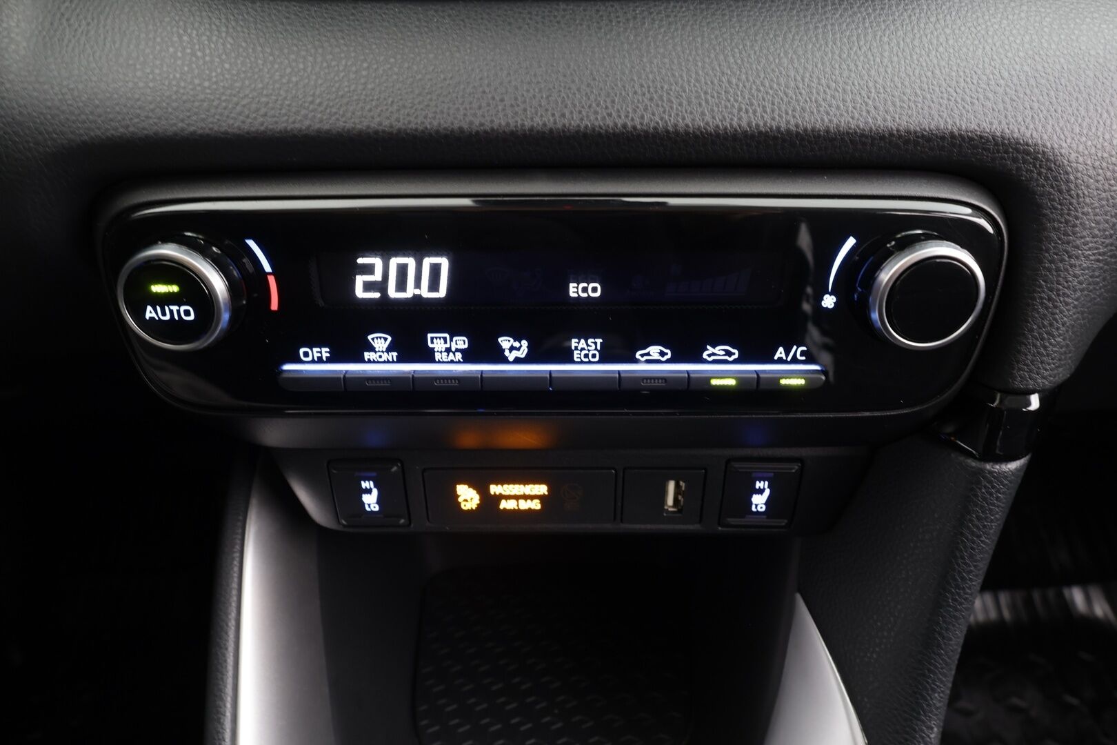 Toyota Yaris 2021 1,5 Hybrid Active Edition * ACC / P.Kamera / Bluetooth / Kaistavahti / Navi / Keyless * - 1-om Suomi-auto / Kahdet renkaat aluvanteilla / Merkkihuollot - HULLUT AVAJAISHULINAT KORKOTARJOUS 3,29 %