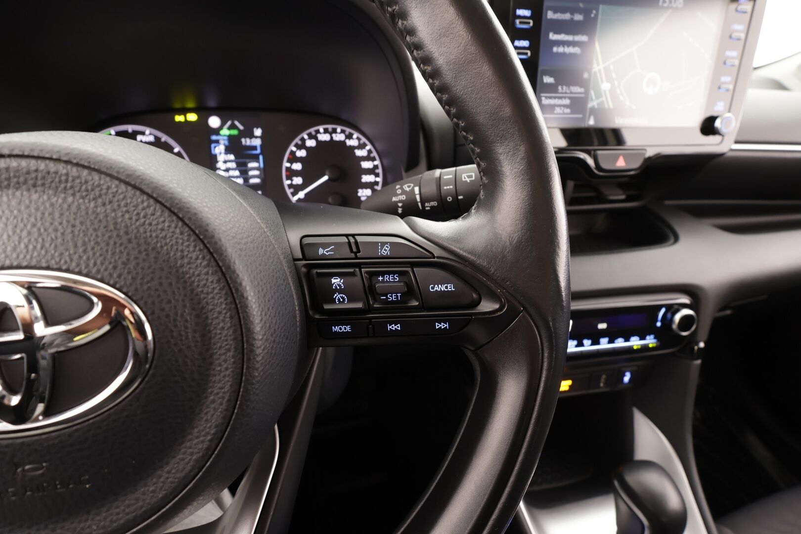 Toyota Yaris 2021 1,5 Hybrid Active Edition * ACC / P.Kamera / Bluetooth / Kaistavahti / Navi / Keyless * - 1-om Suomi-auto / Kahdet renkaat aluvanteilla / Merkkihuollot - HULLUT AVAJAISHULINAT KORKOTARJOUS 3,29 %