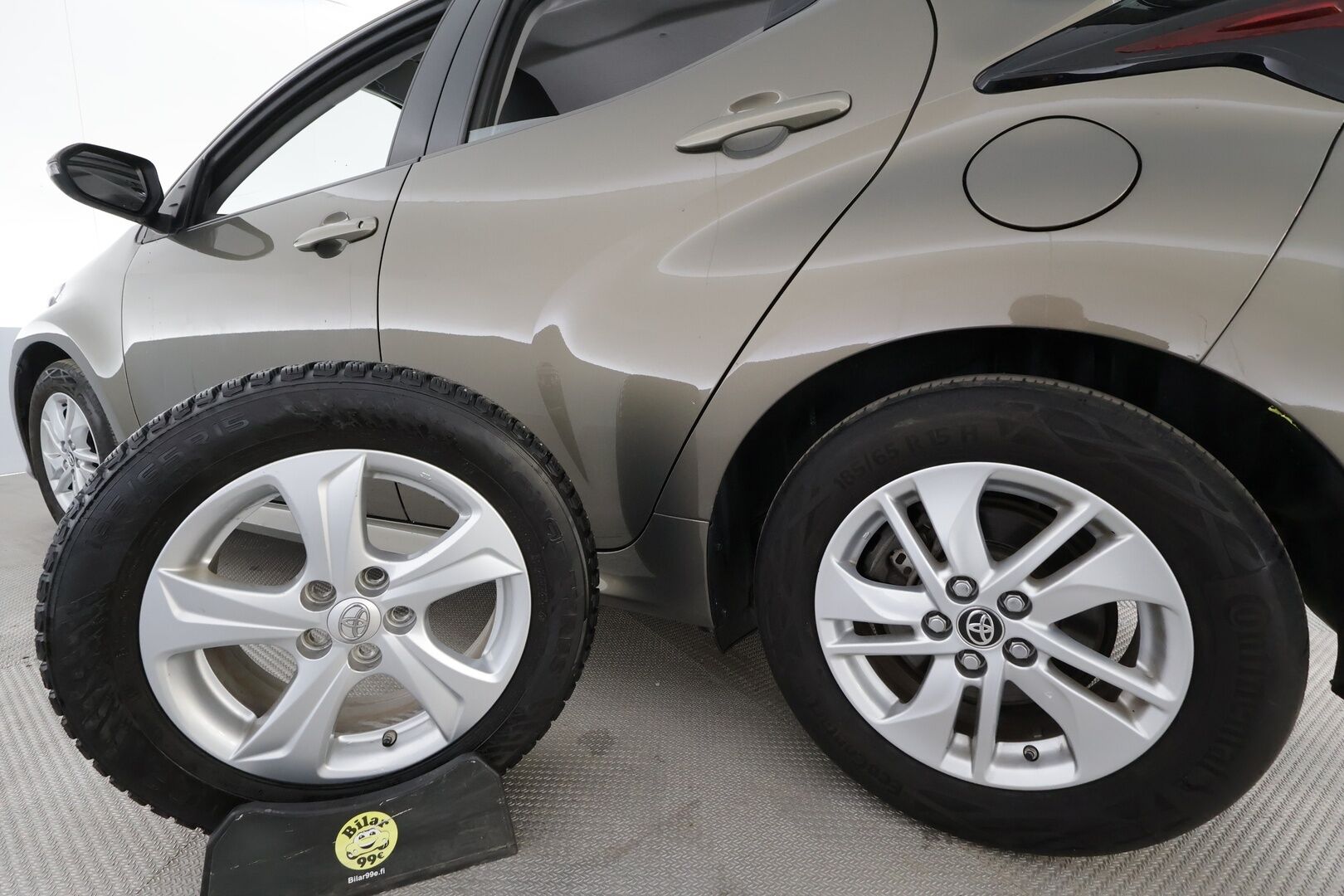 Toyota Yaris 2021 1,5 Hybrid Active Edition * ACC / P.Kamera / Bluetooth / Kaistavahti / Navi / Keyless * - 1-om Suomi-auto / Kahdet renkaat aluvanteilla / Merkkihuollot - HULLUT AVAJAISHULINAT KORKOTARJOUS 3,29 %