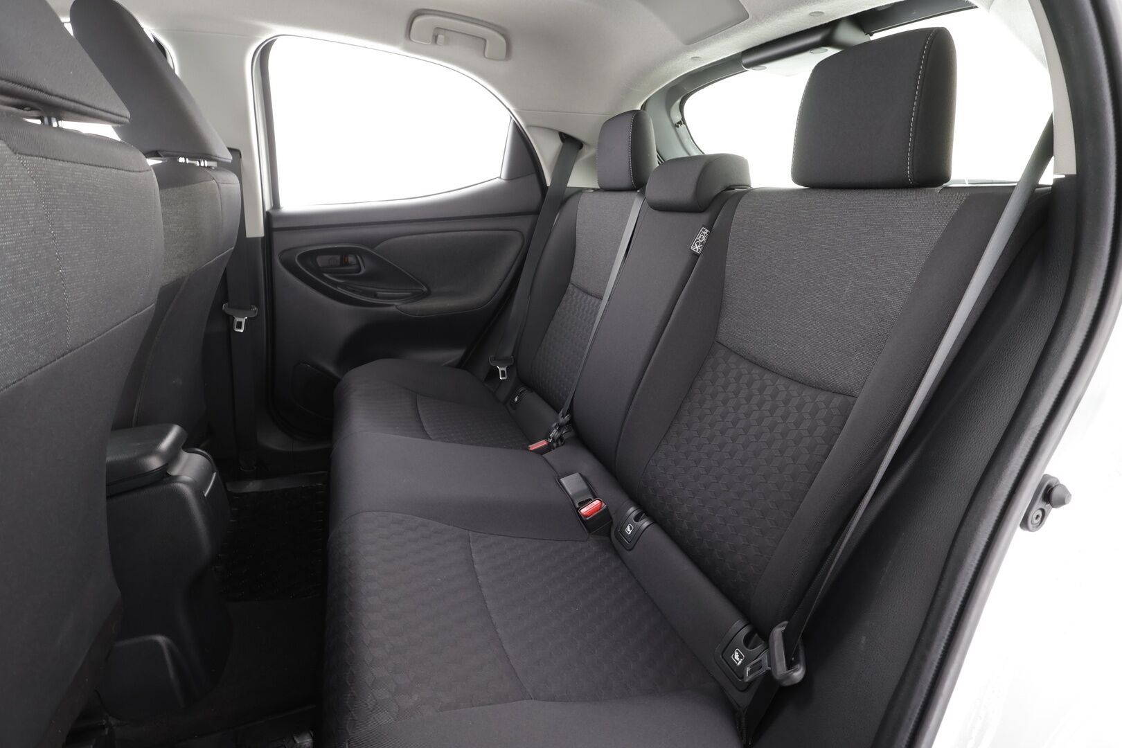 Toyota Yaris 2021 1,5 Hybrid Active * ACC / P.Kamera / Navi / Autom.Ilmastointi / Bluetooth * - 1.Om Suomi-auto / Kahdet Renkaat / Merkkihuollettu