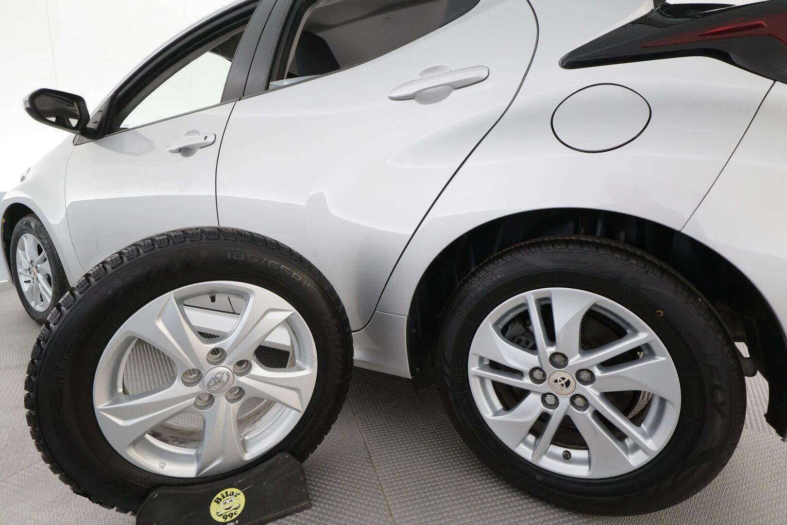 Toyota Yaris 2021 1,5 Hybrid Active * ACC / P.Kamera / Navi / Autom.Ilmastointi / Bluetooth * - 1.Om Suomi-auto / Kahdet Renkaat / Merkkihuollettu