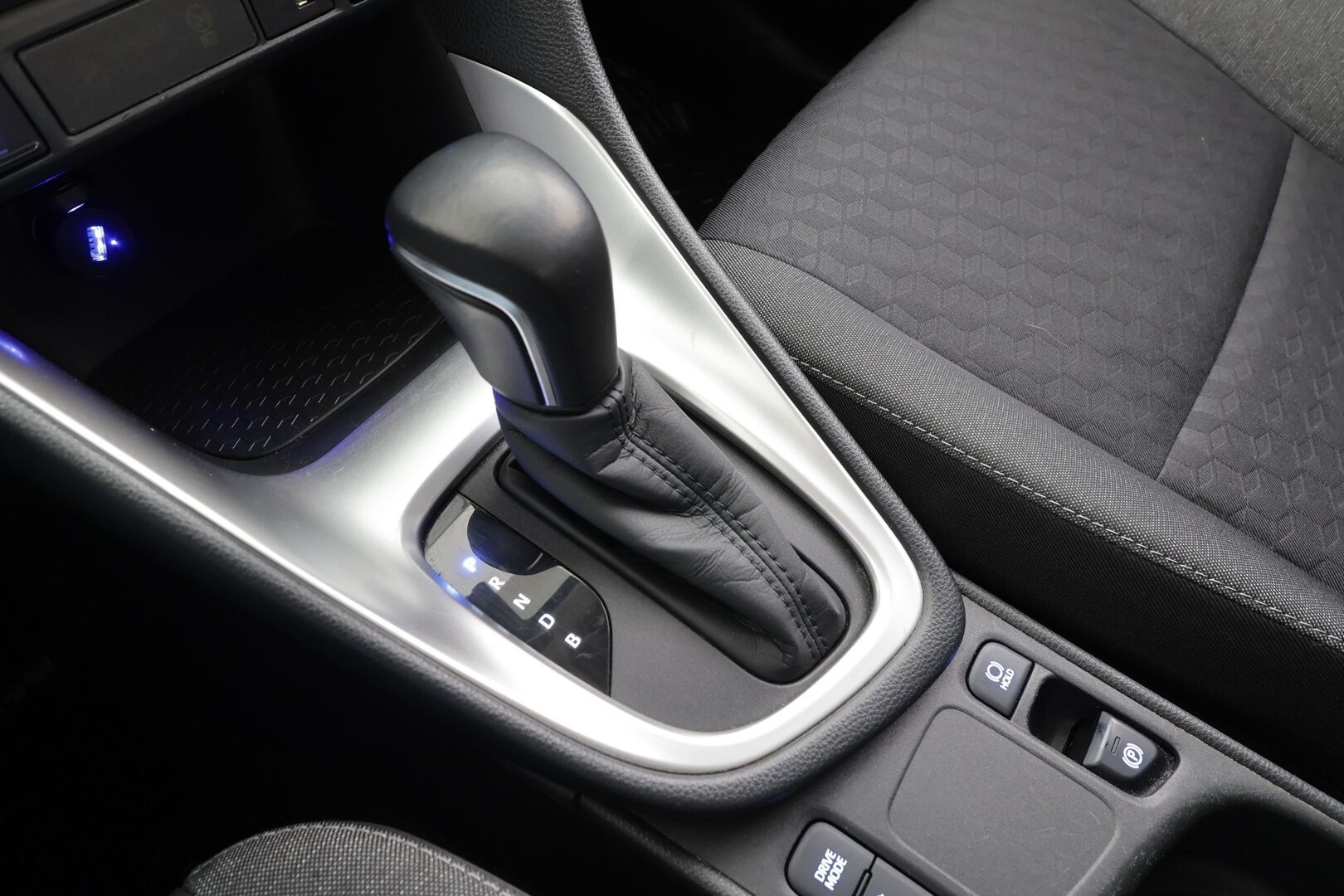 Toyota Yaris 2021 1,5 Hybrid Active * ACC / P.Kamera / Navi / Autom.Ilmastointi / Bluetooth * - 1.Om Suomi-auto / Kahdet Renkaat / Merkkihuollettu