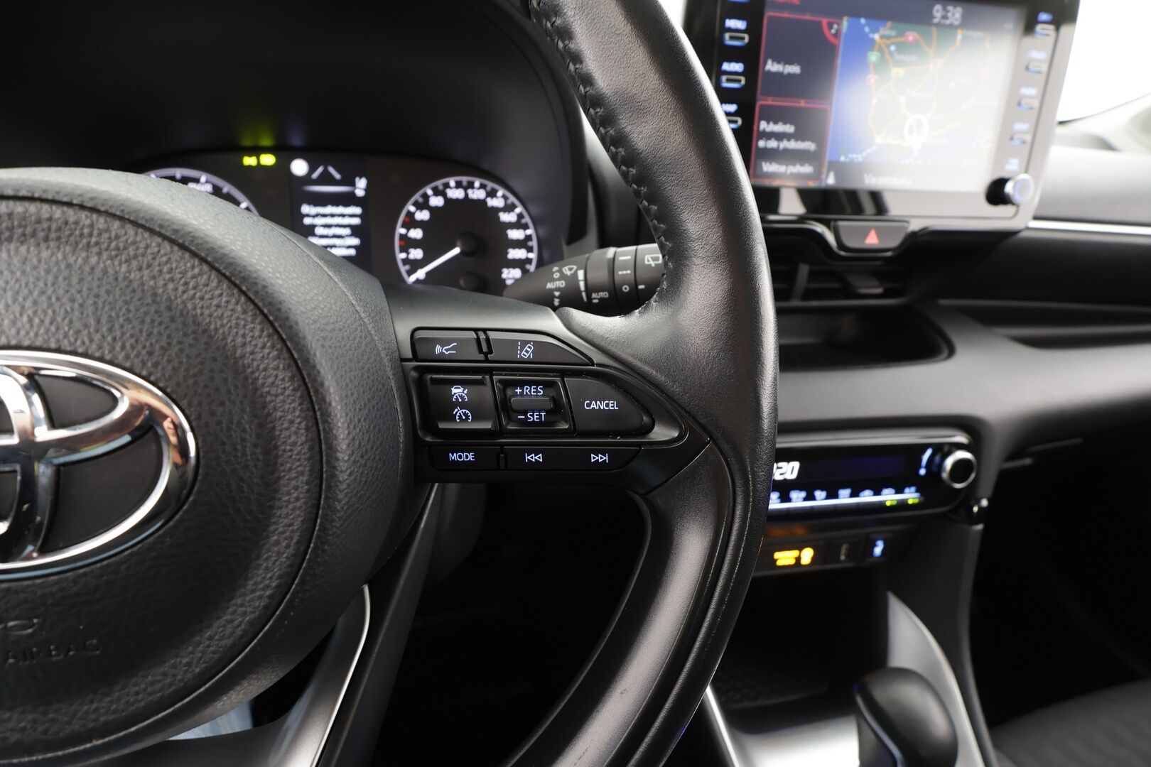 Toyota Yaris 2021 1,5 Hybrid Active * ACC / P.Kamera / Navi / Autom.Ilmastointi / Bluetooth * - 1.Om Suomi-auto / Kahdet Renkaat / Merkkihuollettu