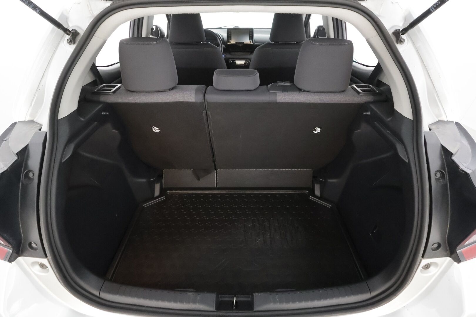 Toyota Yaris 2021 1,5 Hybrid Active * ACC / P.Kamera / Navi / Autom.Ilmastointi / Bluetooth * - 1.Om Suomi-auto / Kahdet Renkaat / Merkkihuollettu