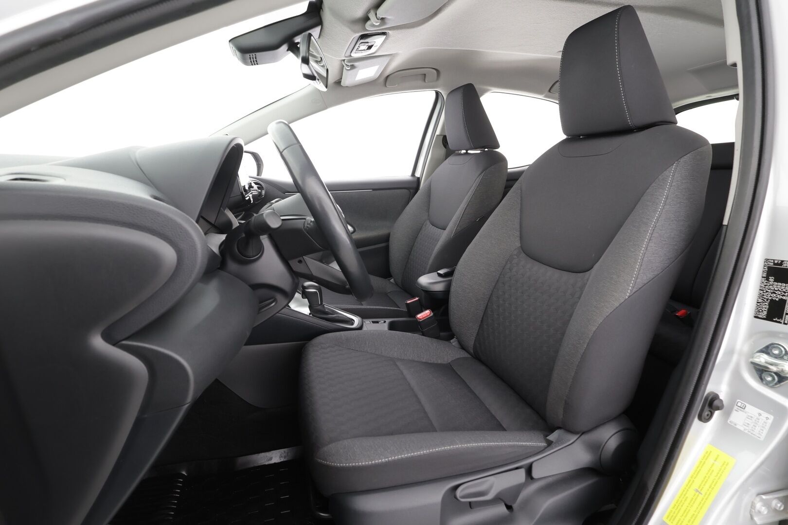 Toyota Yaris 2021 1,5 Hybrid Active * ACC / P.Kamera / Navi / Autom.Ilmastointi / Bluetooth * - 1.Om Suomi-auto / Kahdet Renkaat / Merkkihuollettu