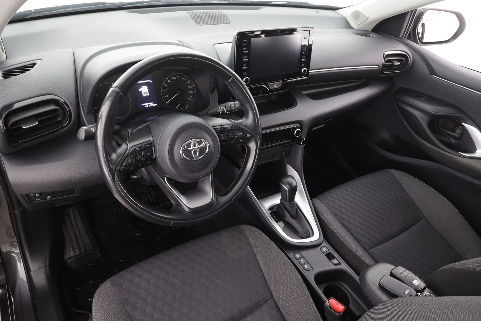 Toyota Yaris 2021 1,5 Hybrid Active * ACC / P.kamera / Kaistavahti / Navi / Apple&Android / Keyless / Ratinlämmitin * - Suomi-auto / Kahdet renkaat aluvanteilla / Merkkihuollettu - HULLUT AVAJAISHULINAT KORKOTARJOUS 3,29 %