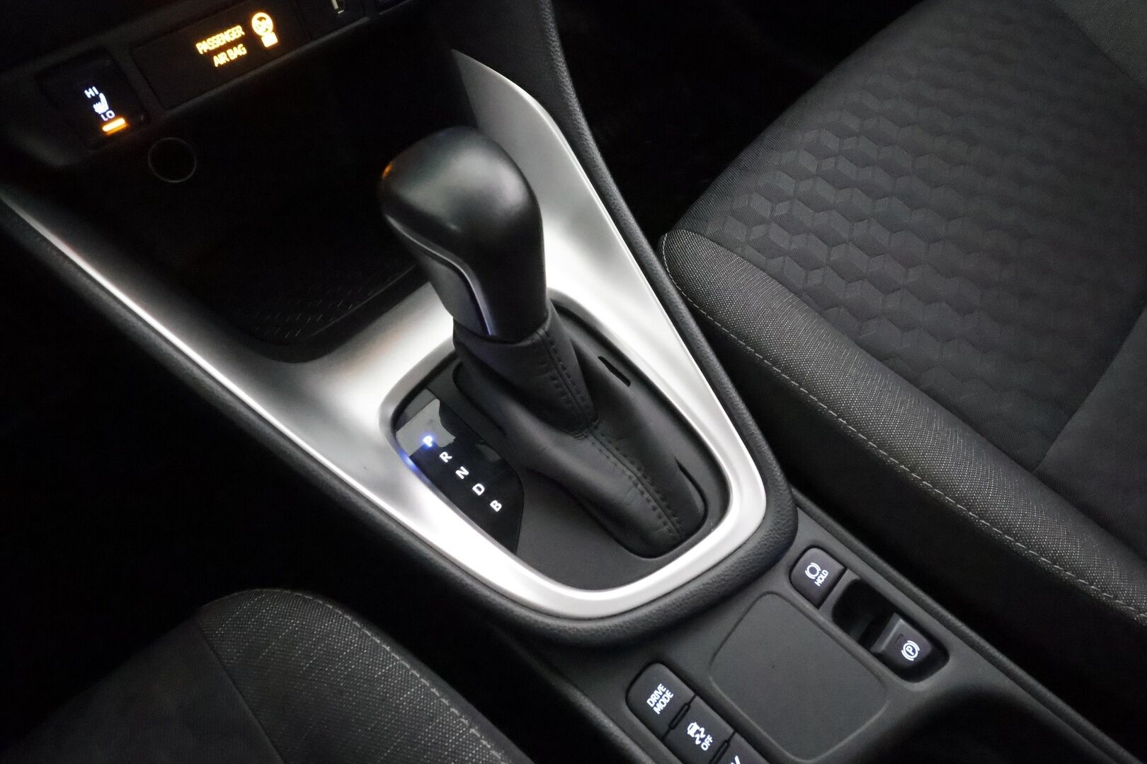 Toyota Yaris 2021 1,5 Hybrid Active * ACC / P.kamera / Kaistavahti / Navi / Apple&Android / Keyless / Ratinlämmitin * - Suomi-auto / Kahdet renkaat aluvanteilla / Merkkihuollettu - HULLUT AVAJAISHULINAT KORKOTARJOUS 3,29 %