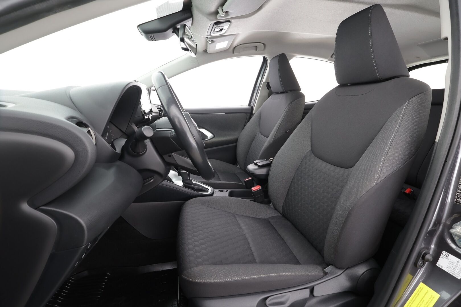 Toyota Yaris 2021 1,5 Hybrid Active * ACC / P.kamera / Kaistavahti / Navi / Apple&Android / Keyless / Ratinlämmitin * - Suomi-auto / Kahdet renkaat aluvanteilla / Merkkihuollettu - HULLUT AVAJAISHULINAT KORKOTARJOUS 3,29 %