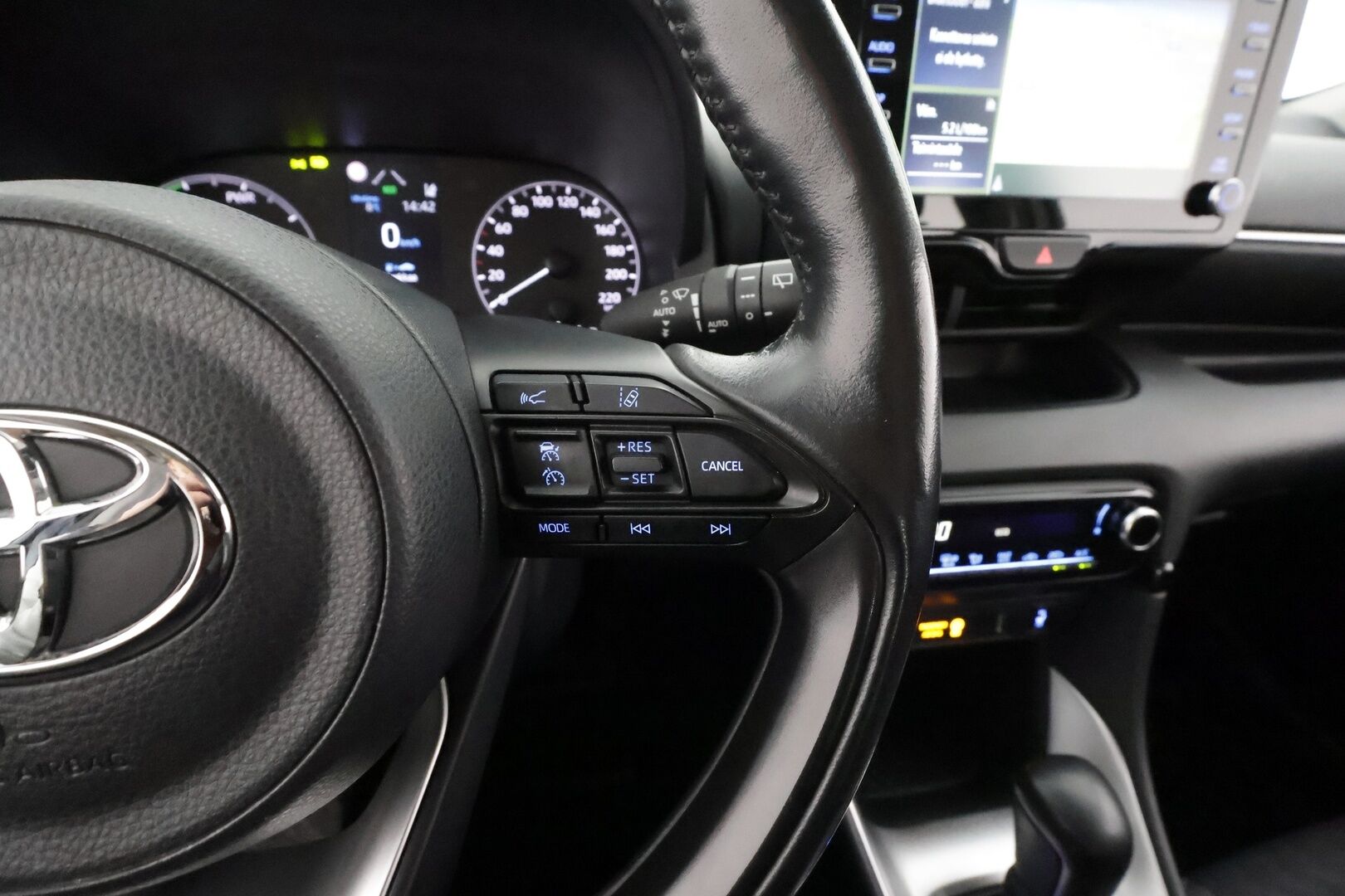 Toyota Yaris 2021 1,5 Hybrid Active * ACC / P.kamera / Kaistavahti / Navi / Apple&Android / Keyless / Ratinlämmitin * - Suomi-auto / Kahdet renkaat aluvanteilla / Merkkihuollettu - HULLUT AVAJAISHULINAT KORKOTARJOUS 3,29 %