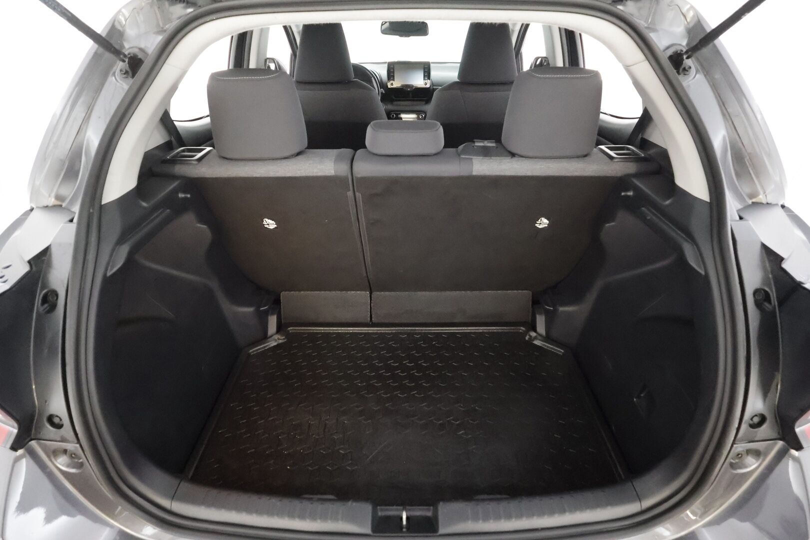 Toyota Yaris 2021 1,5 Hybrid Active * ACC / P.kamera / Kaistavahti / Navi / Apple&Android / Keyless / Ratinlämmitin * - Suomi-auto / Kahdet renkaat aluvanteilla / Merkkihuollettu - HULLUT AVAJAISHULINAT KORKOTARJOUS 3,29 %