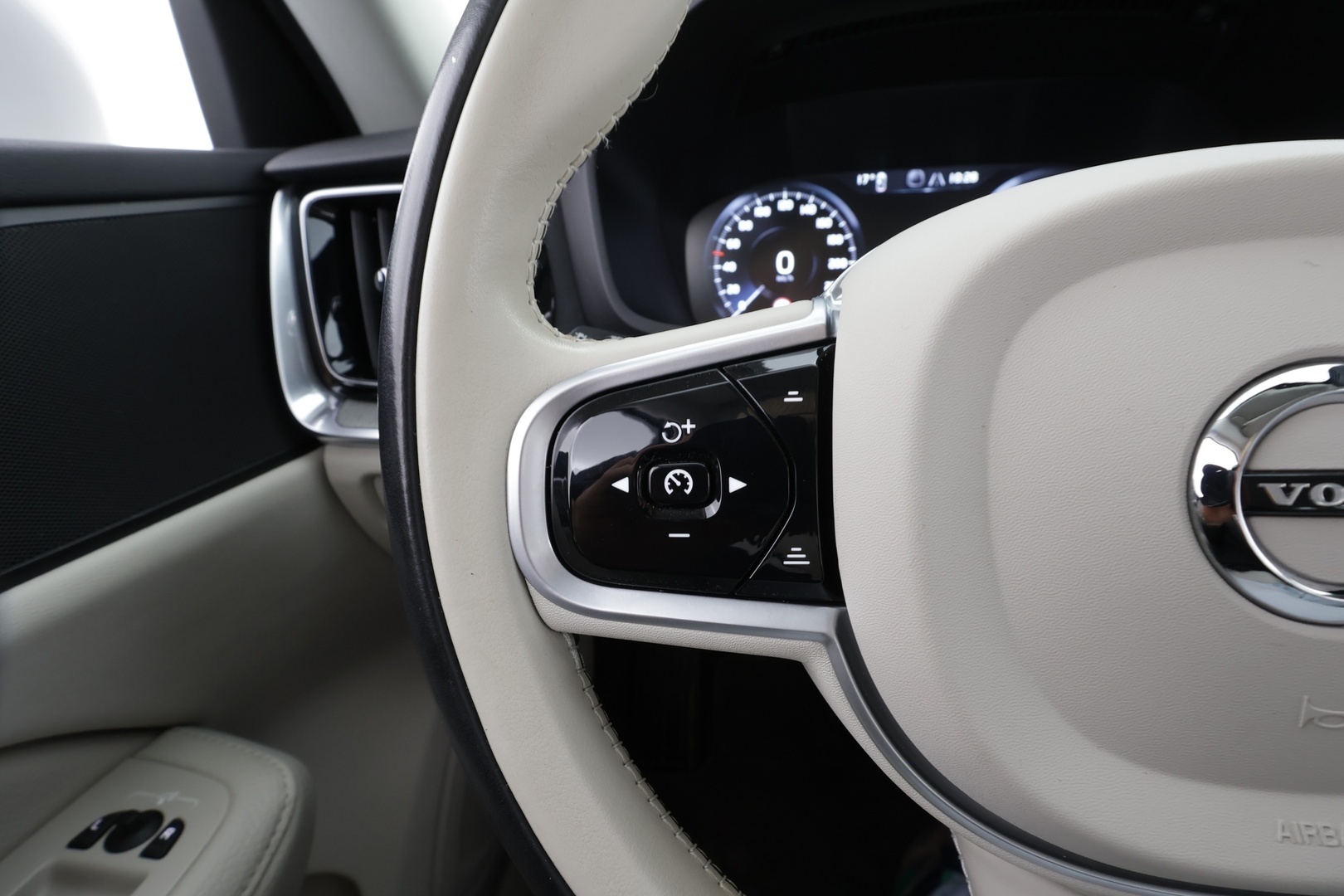 Volvo V60 2022 T6 TwE AWD Business Inscription Edition aut * ACC / P.kamera / Full LED / Muistipenkki / Navi / Webasto * - 1.Om Suomi-auto / Kahdet renkaat aluvanteilla