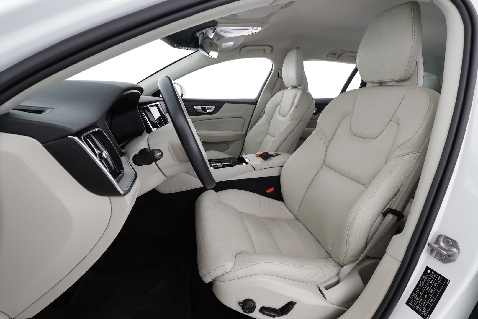 Volvo V60 2022 T6 TwE AWD Business Inscription Edition aut * ACC / P.kamera / Full LED / Muistipenkki / Navi / Webasto * - 1.Om Suomi-auto / Kahdet renkaat aluvanteilla