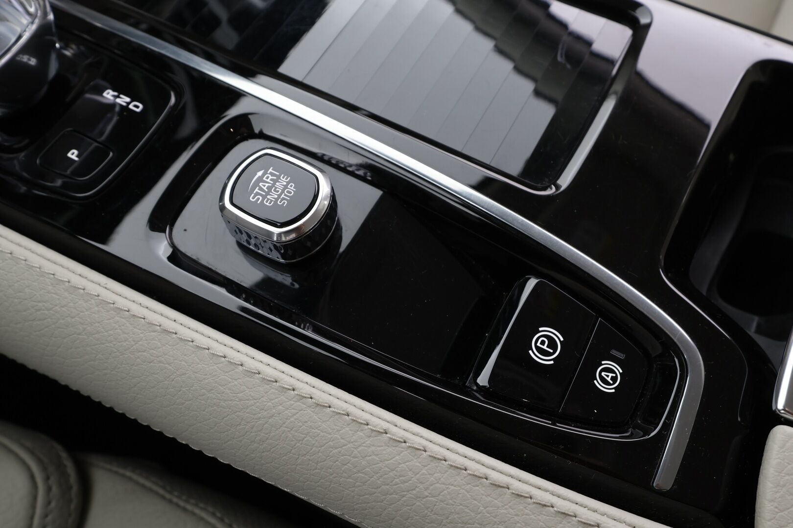 Volvo V60 2022 T6 TwE AWD Business Inscription Edition aut * ACC / P.kamera / Full LED / Muistipenkki / Navi / Webasto * - 1.Om Suomi-auto / Kahdet renkaat aluvanteilla