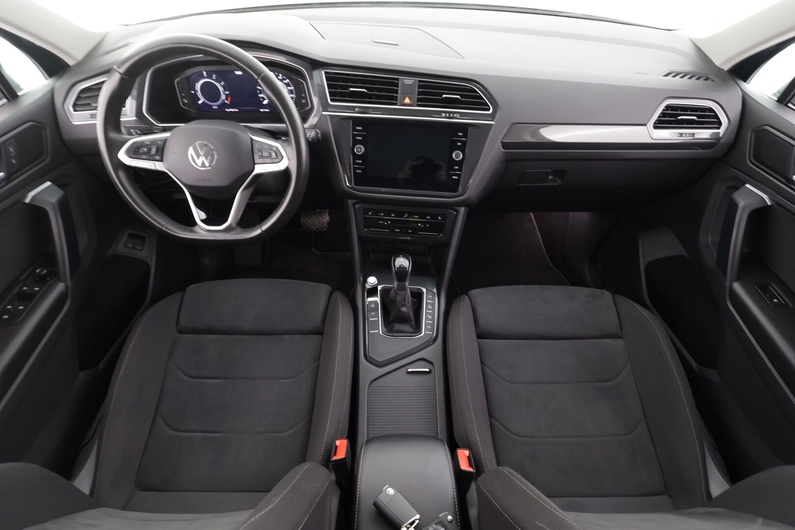 Volkswagen Tiguan 2021 Style Business eHybrid 180 kW DSG * ACC / IQ-Light / Koukku / Ergo-sporttipenkit / P.Kamera / Keyless* - 1.Om Suomi-auto / 2x Lataus / Kahdet Renkaat