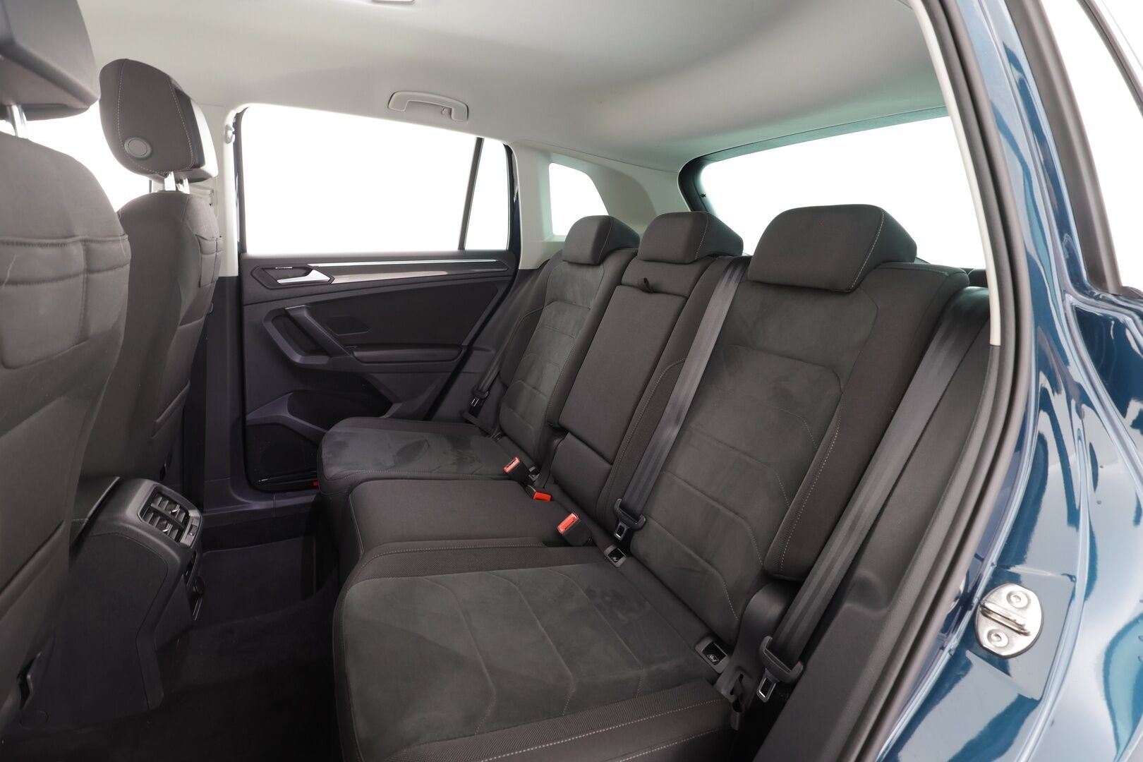 Volkswagen Tiguan 2021 Style Business eHybrid 180 kW DSG * ACC / IQ-Light / Koukku / Ergo-sporttipenkit / P.Kamera / Keyless* - 1.Om Suomi-auto / 2x Lataus / Kahdet Renkaat