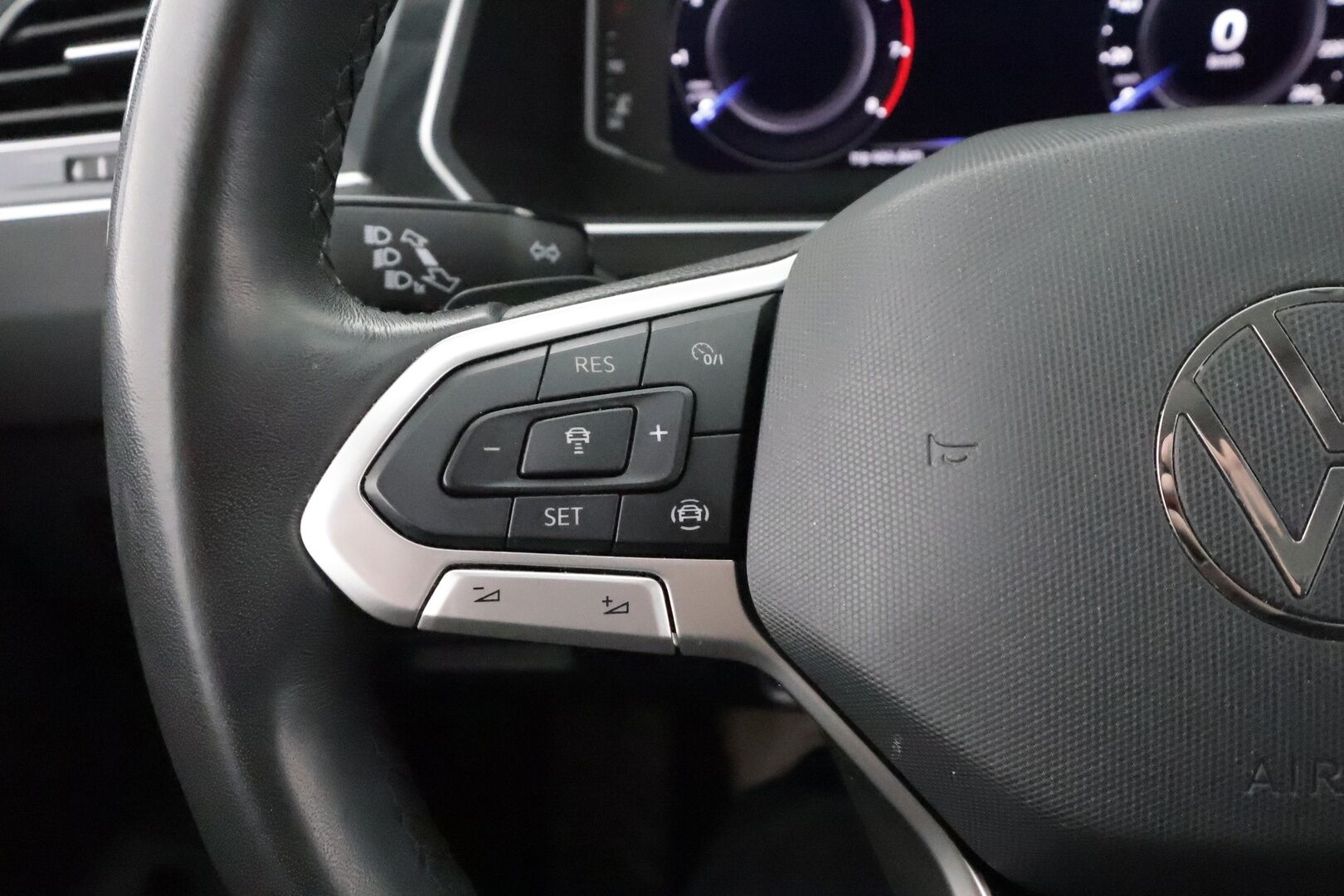 Volkswagen Tiguan 2022 1.5 TSI 110 kW Style Aut. - | 1. om Suomi-auto | ACC | Webasto | Vetokoukku | IQ Light Matrix-LED | Digimittaristo | P.Kamera | Hieronta |