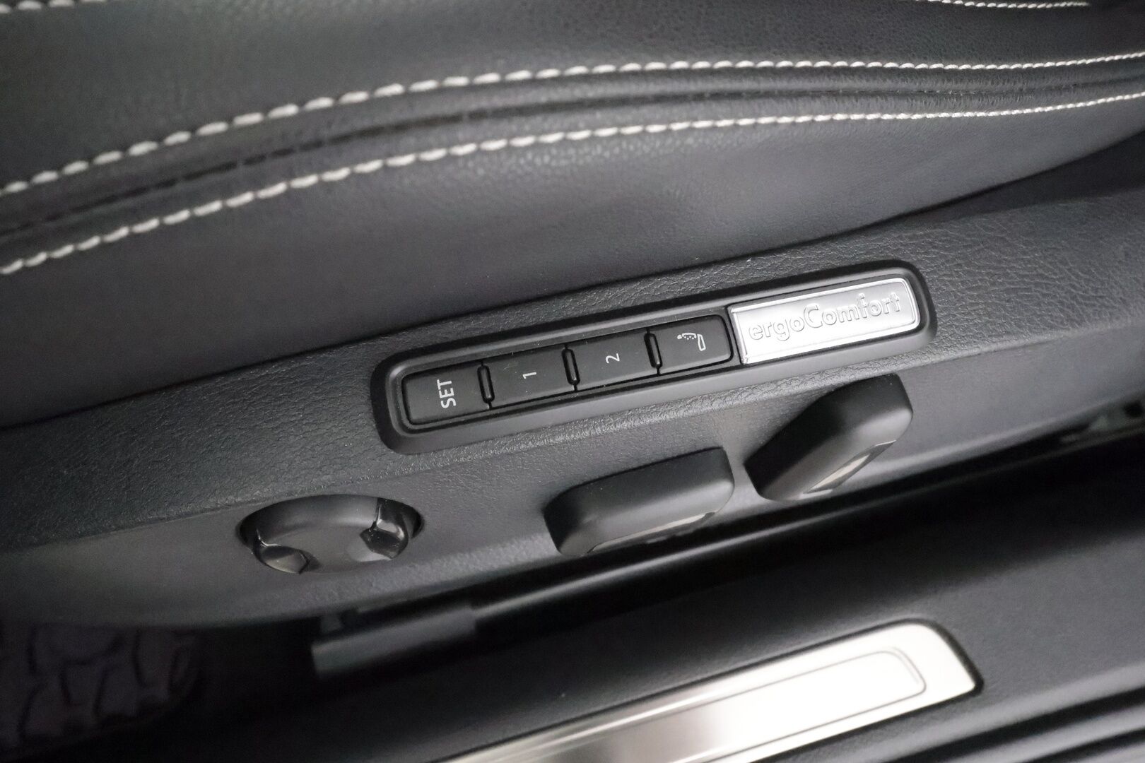 Volkswagen Passat 2022 Sedan R-Line 1,5 TSI EVO 110 - | ACC | Webasto | IQ-Light | Muistipenkki | P.Kamera | Keyless | Apple&Android | Suomi-auto | Kahdet Renkaat |