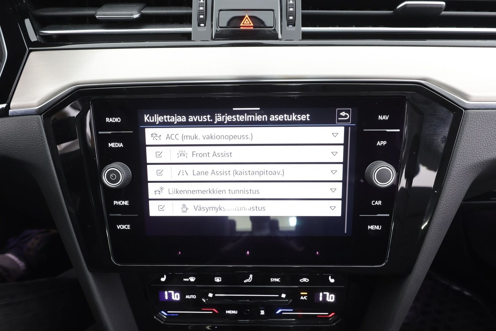 Volkswagen Passat 2022 Sedan R-Line 1,5 TSI EVO 110 - | ACC | Webasto | IQ-Light | Muistipenkki | P.Kamera | Keyless | Apple&Android | Suomi-auto | Kahdet Renkaat |