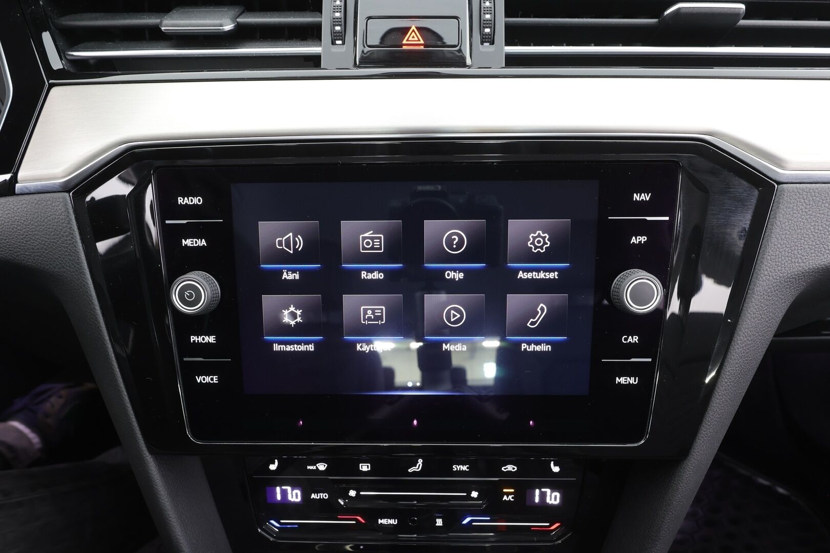 Volkswagen Passat 2022 Sedan R-Line 1,5 TSI EVO 110 - | ACC | Webasto | IQ-Light | Muistipenkki | P.Kamera | Keyless | Apple&Android | Suomi-auto | Kahdet Renkaat |