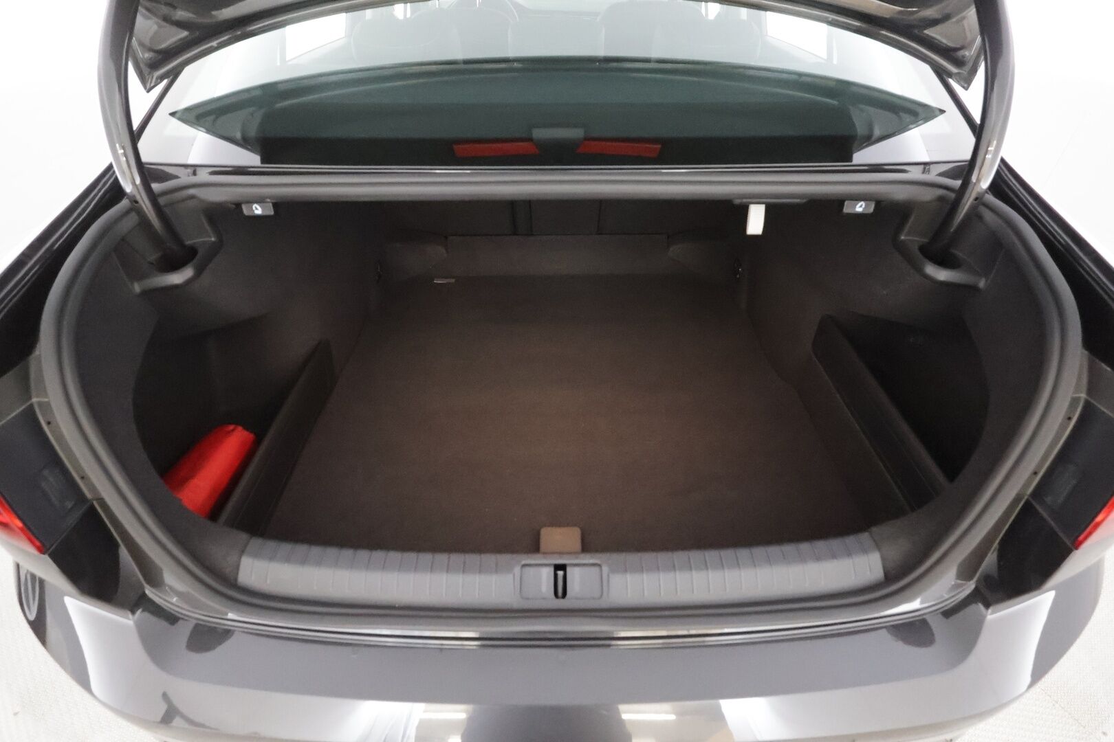 Volkswagen Passat 2022 Sedan R-Line 1,5 TSI EVO 110 - | ACC | Webasto | IQ-Light | Muistipenkki | P.Kamera | Keyless | Apple&Android | Suomi-auto | Kahdet Renkaat |