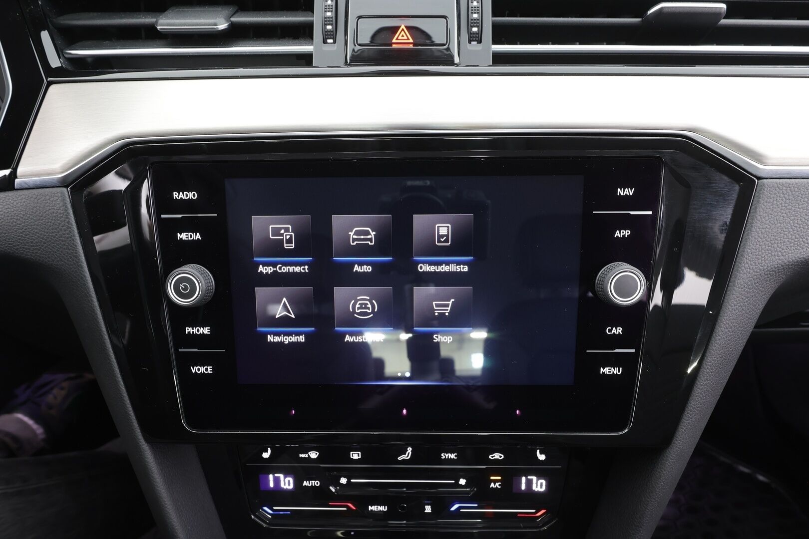 Volkswagen Passat 2022 Sedan R-Line 1,5 TSI EVO 110 - | ACC | Webasto | IQ-Light | Muistipenkki | P.Kamera | Keyless | Apple&Android | Suomi-auto | Kahdet Renkaat |