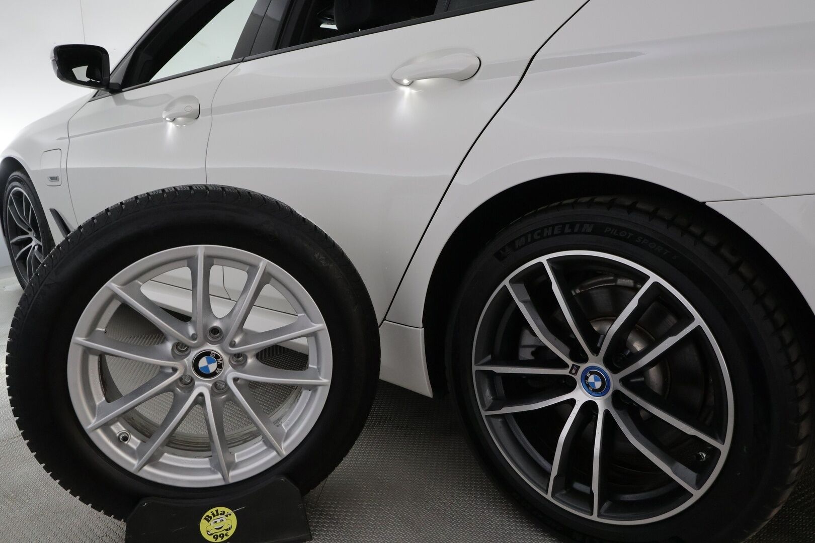 BMW 530 2022 G30 Sedan 530e xDrive A Charged Edition M Sport * ACC / LED / Sporttinahat / P.Kamera / Navi / Kaistavahti / HiFi * - Suomi-auto / 2x Latauskaapelit / Kahdet Renkaat / Merkkihuollettu!