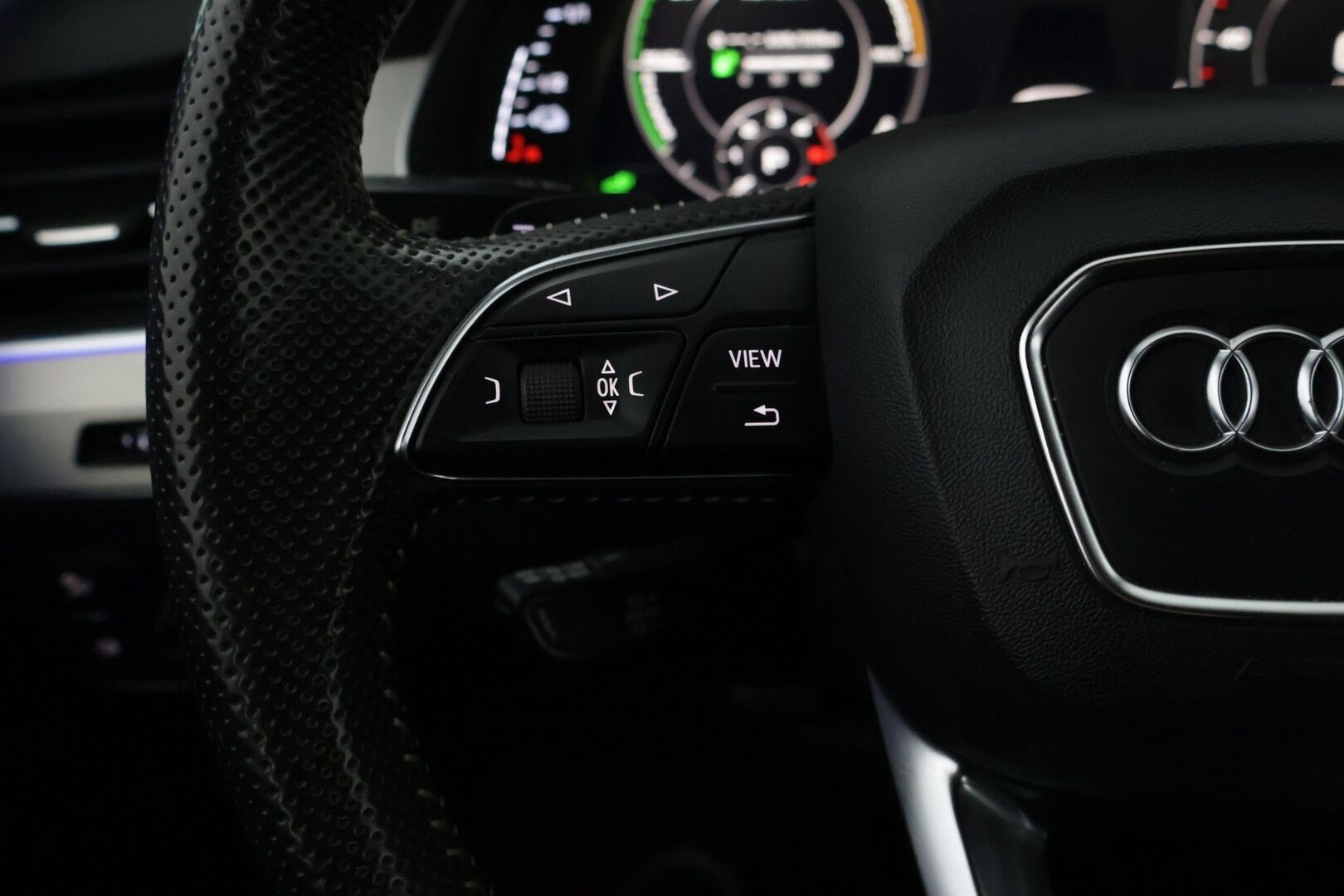 AUDI Q7 2017 3.0 TDI V6 e-tron Quattro TipTronic S-Line  *KATSO MITKÄ VARUSTEET* - * Adapt.LED / Digimittari / Sähköpenkit / Nahkasisusta / P-tutkat *