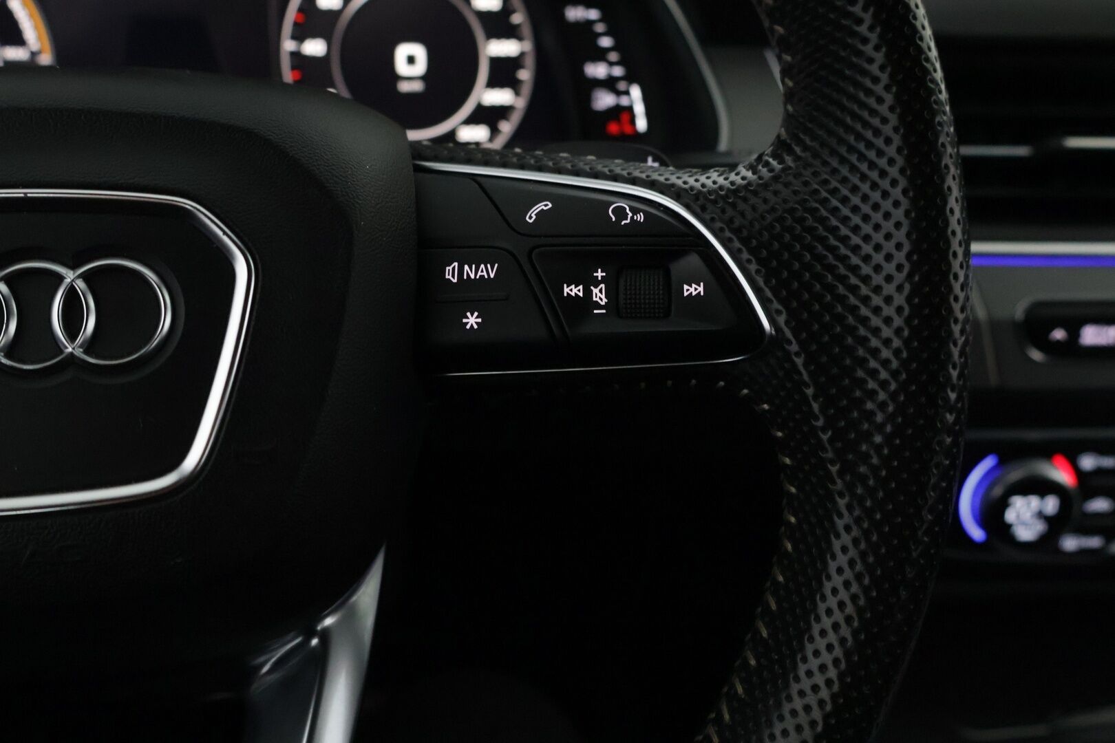 AUDI Q7 2017 3.0 TDI V6 e-tron Quattro TipTronic S-Line  *KATSO MITKÄ VARUSTEET* - * Adapt.LED / Digimittari / Sähköpenkit / Nahkasisusta / P-tutkat *