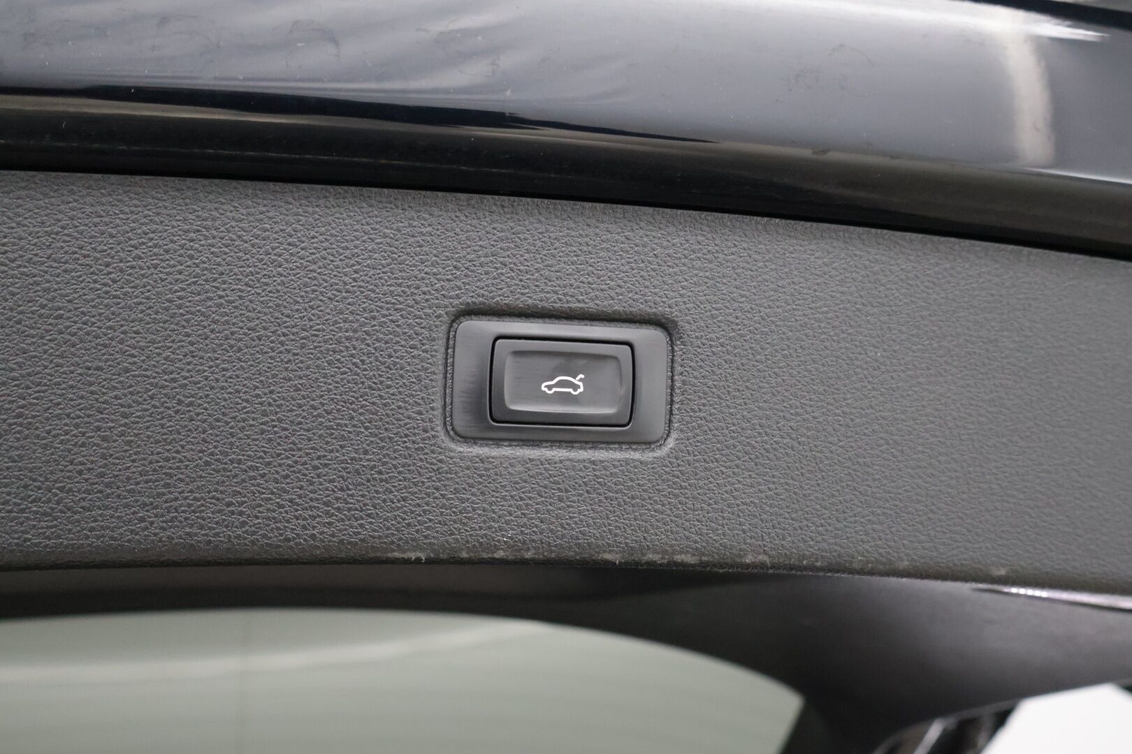 AUDI Q7 2017 3.0 TDI V6 e-tron Quattro TipTronic S-Line  *KATSO MITKÄ VARUSTEET* - * Adapt.LED / Digimittari / Sähköpenkit / Nahkasisusta / P-tutkat *