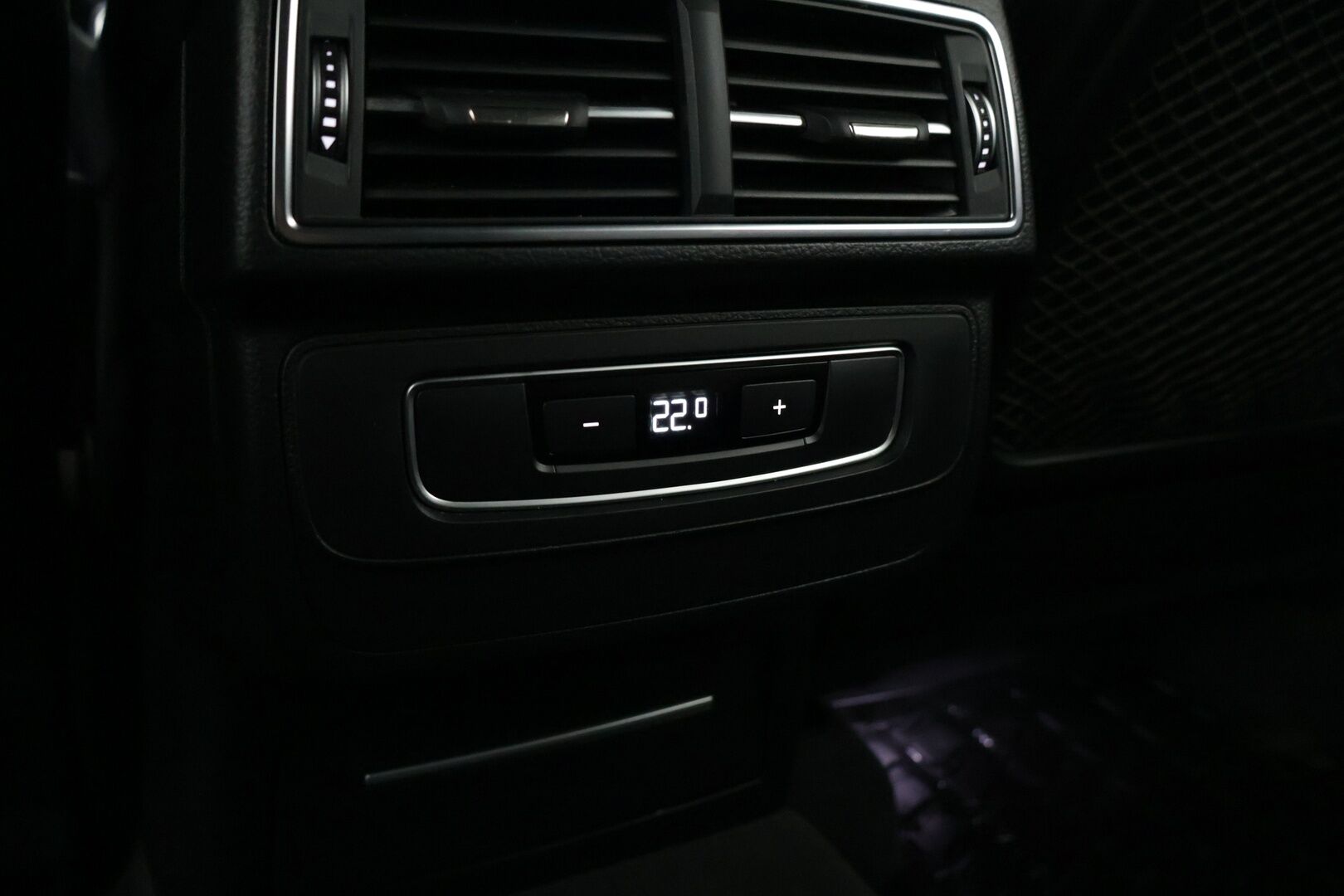 AUDI Q7 2017 3.0 TDI V6 e-tron Quattro TipTronic S-Line  *KATSO MITKÄ VARUSTEET* - * Adapt.LED / Digimittari / Sähköpenkit / Nahkasisusta / P-tutkat *