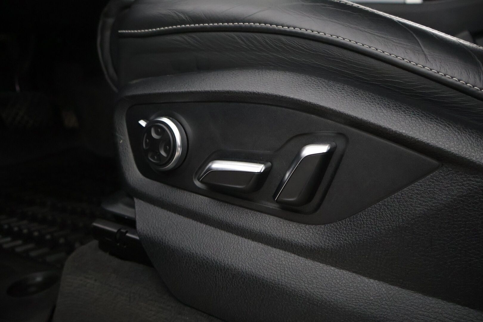 AUDI Q7 2017 3.0 TDI V6 e-tron Quattro TipTronic S-Line  *KATSO MITKÄ VARUSTEET* - * Adapt.LED / Digimittari / Sähköpenkit / Nahkasisusta / P-tutkat *