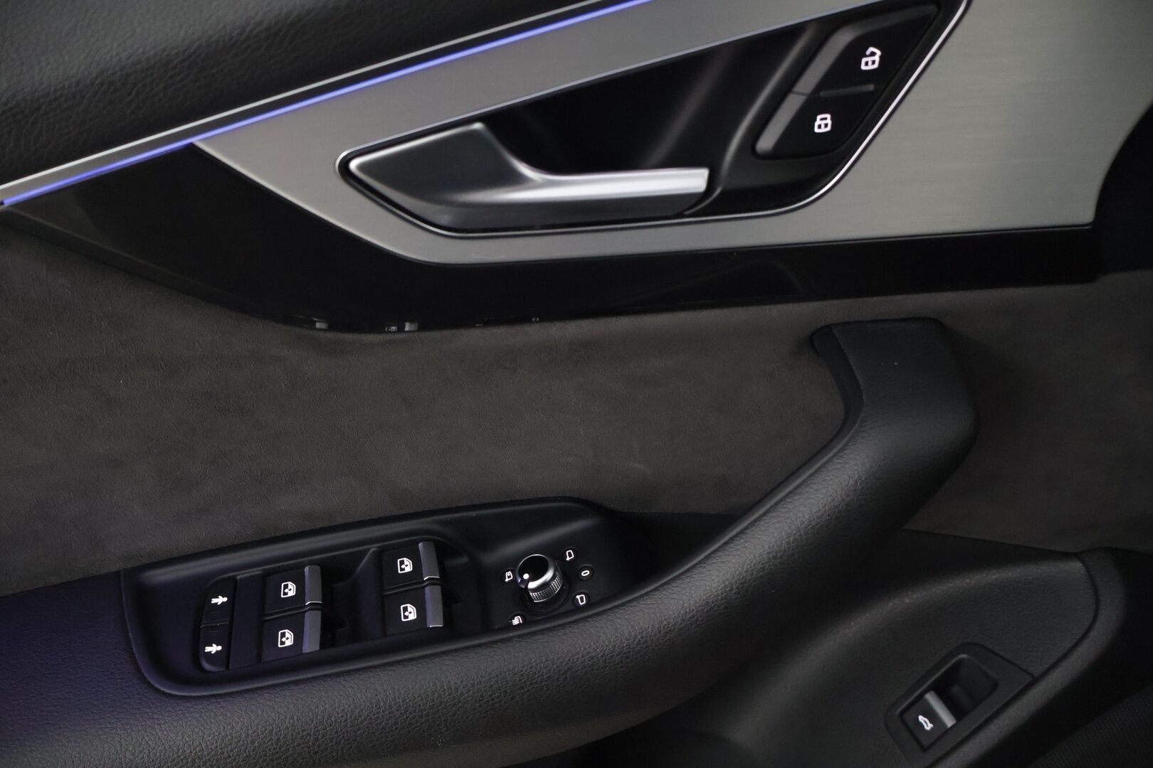 AUDI Q7 2017 3.0 TDI V6 e-tron Quattro TipTronic S-Line  *KATSO MITKÄ VARUSTEET* - * Adapt.LED / Digimittari / Sähköpenkit / Nahkasisusta / P-tutkat *