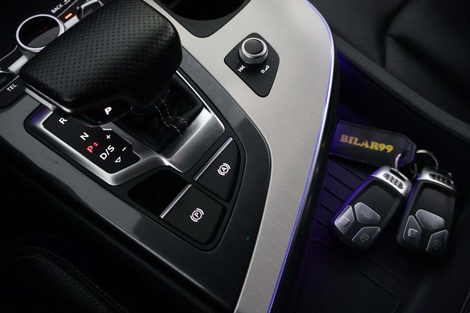 AUDI Q7 2017 3.0 TDI V6 e-tron Quattro TipTronic S-Line  *KATSO MITKÄ VARUSTEET* - * Adapt.LED / Digimittari / Sähköpenkit / Nahkasisusta / P-tutkat *