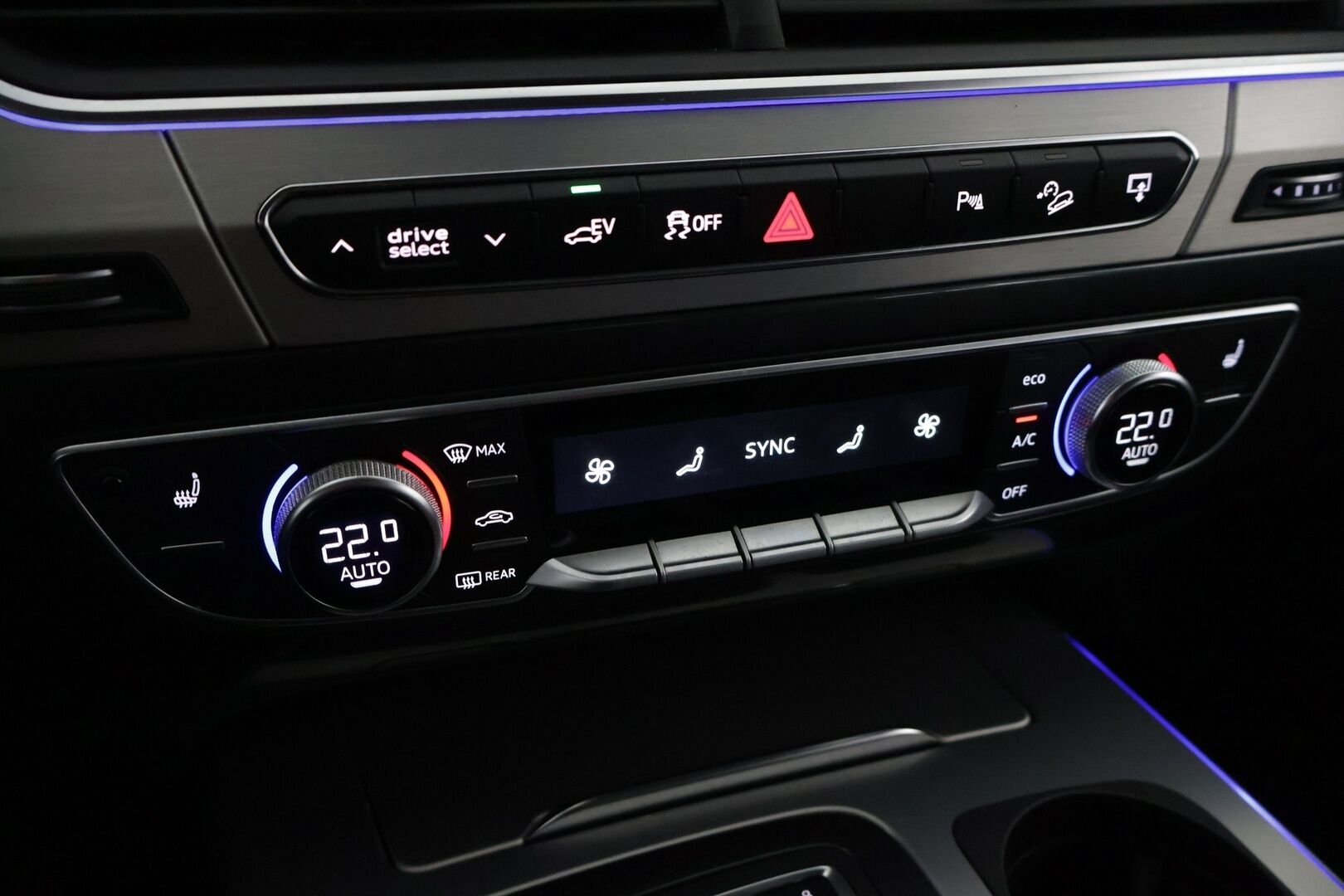 AUDI Q7 2017 3.0 TDI V6 e-tron Quattro TipTronic S-Line  *KATSO MITKÄ VARUSTEET* - * Adapt.LED / Digimittari / Sähköpenkit / Nahkasisusta / P-tutkat *