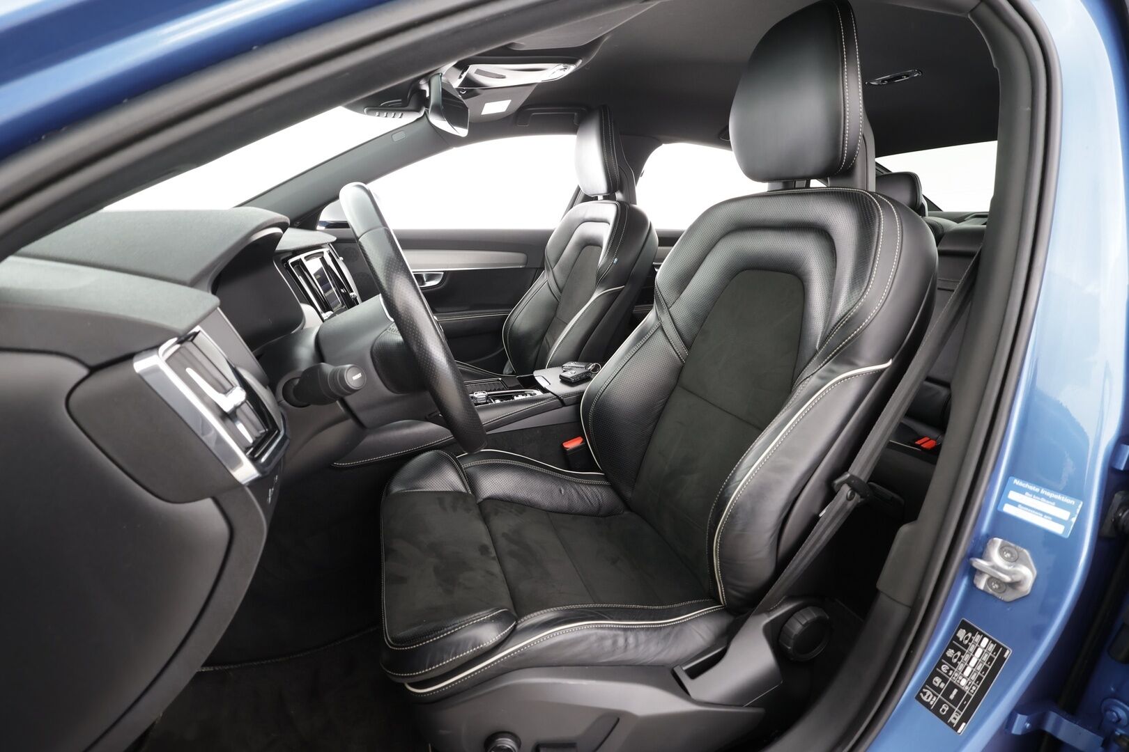 Volvo S90 2018 T8 AWD Business R-Design aut * ACC / P.kamera / LED / Navi / KeylessGo / Webasto / Sporttipenkit * - Akku kuntotarkastettu / Kahdet renkaat aluvanteilla / Hyvin huollettu 