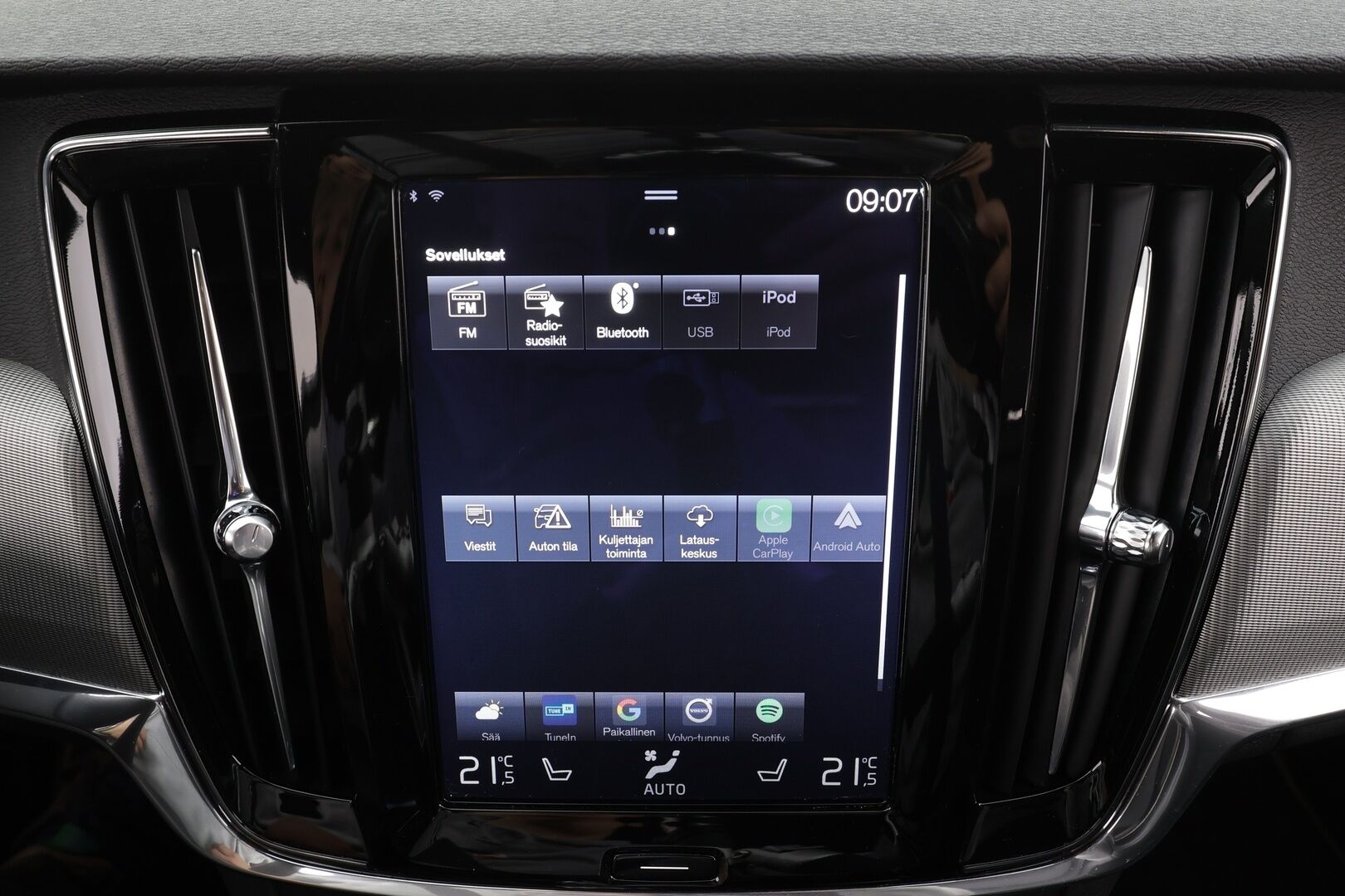 Volvo S90 2018 T8 AWD Business R-Design aut * ACC / P.kamera / LED / Navi / KeylessGo / Webasto / Sporttipenkit * - Kahdet renkaat aluvanteilla - HULLUT JOULUT KORKOTARJOUS 2,49% 