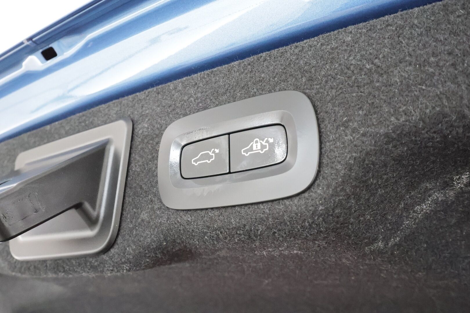 Volvo S90 2018 T8 AWD Business R-Design aut * ACC / P.kamera / LED / Navi / KeylessGo / Webasto / Sporttipenkit * - Akku kuntotarkastettu / Kahdet renkaat aluvanteilla / Hyvin huollettu 