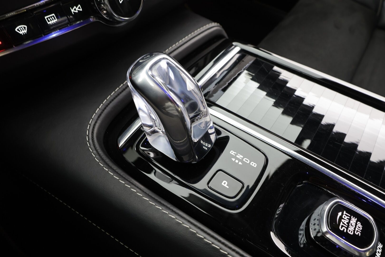 Volvo S90 2018 T8 AWD Business R-Design aut * ACC / P.kamera / LED / Navi / KeylessGo / Webasto / Sporttipenkit * - Kahdet renkaat aluvanteilla - HULLUT JOULUT KORKOTARJOUS 2,49% 