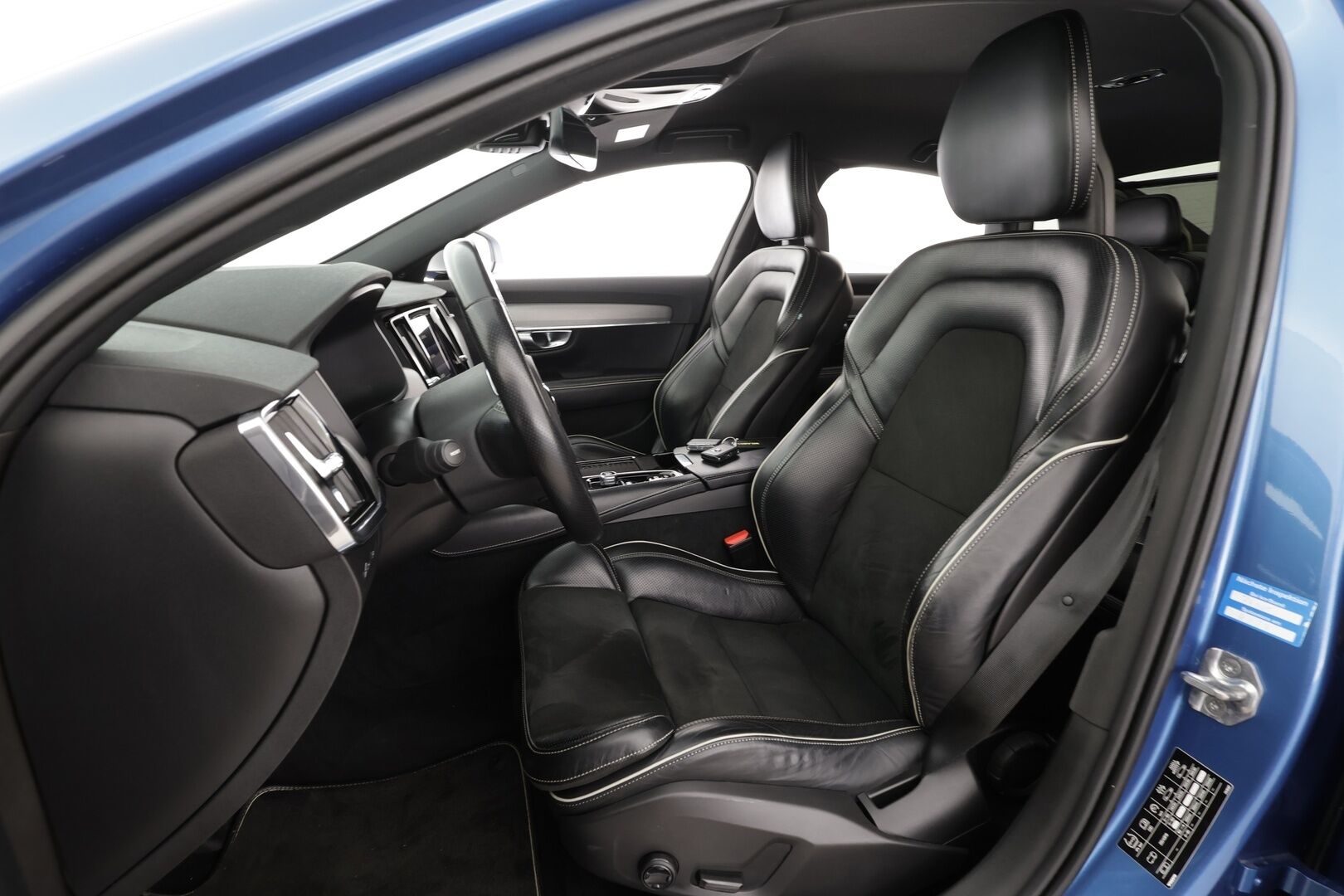 Volvo S90 2018 T8 AWD Business R-Design aut * ACC / P.kamera / LED / Navi / KeylessGo / Webasto / Sporttipenkit * - Akku kuntotarkastettu / Kahdet renkaat aluvanteilla / Hyvin huollettu 