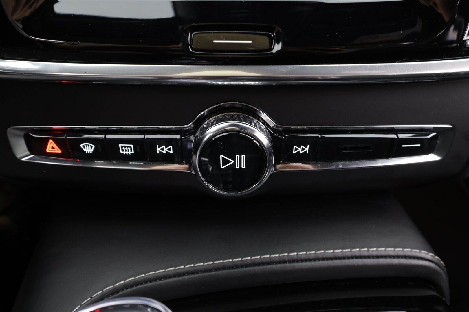 Volvo S90 2018 T8 AWD Business R-Design aut * ACC / P.kamera / LED / Navi / KeylessGo / Webasto / Sporttipenkit * - Akku kuntotarkastettu / Kahdet renkaat aluvanteilla / Hyvin huollettu 