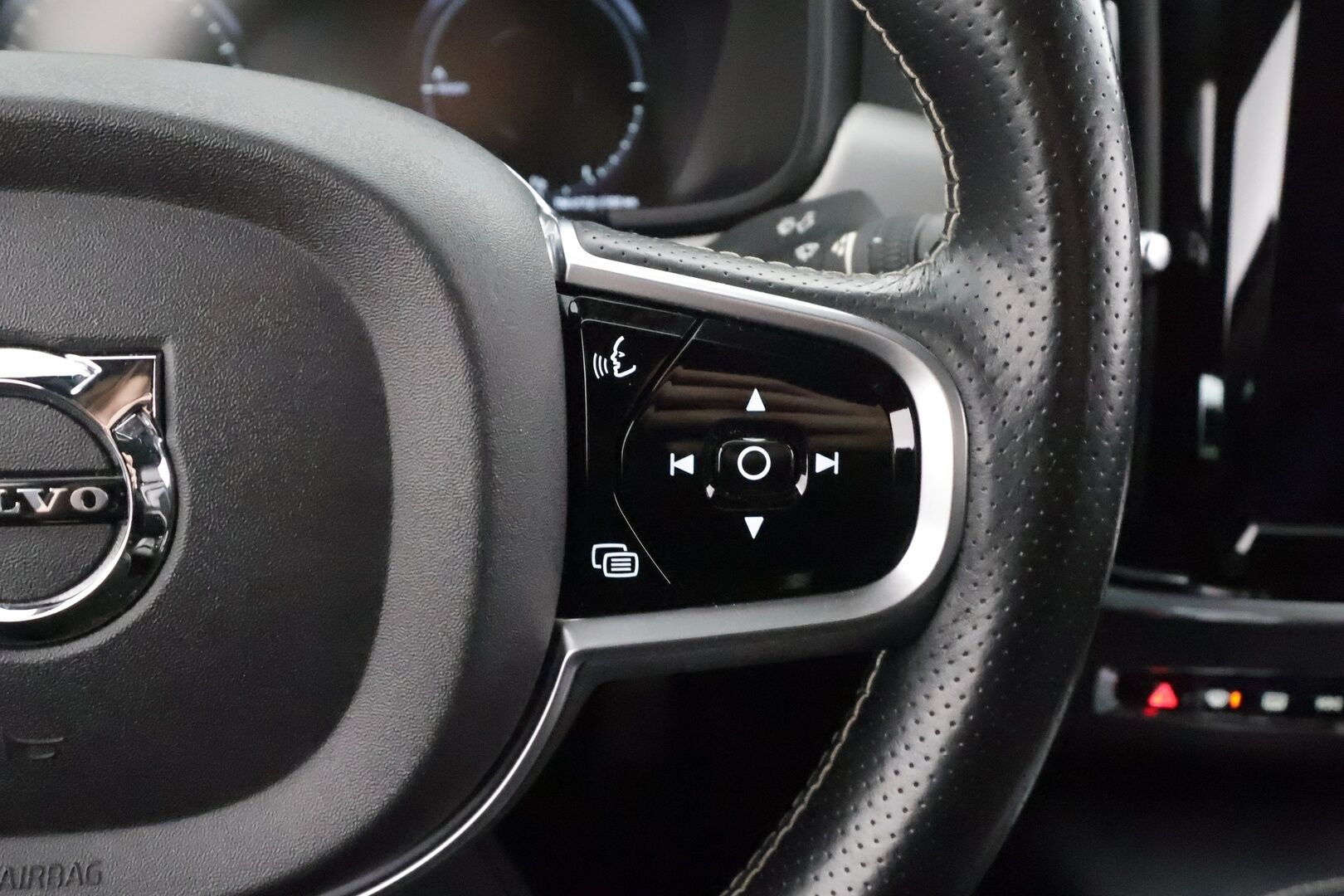 Volvo S90 2018 T8 AWD Business R-Design aut * ACC / P.kamera / LED / Navi / KeylessGo / Webasto / Sporttipenkit * - Kahdet renkaat aluvanteilla - HULLUT JOULUT KORKOTARJOUS 2,49% 