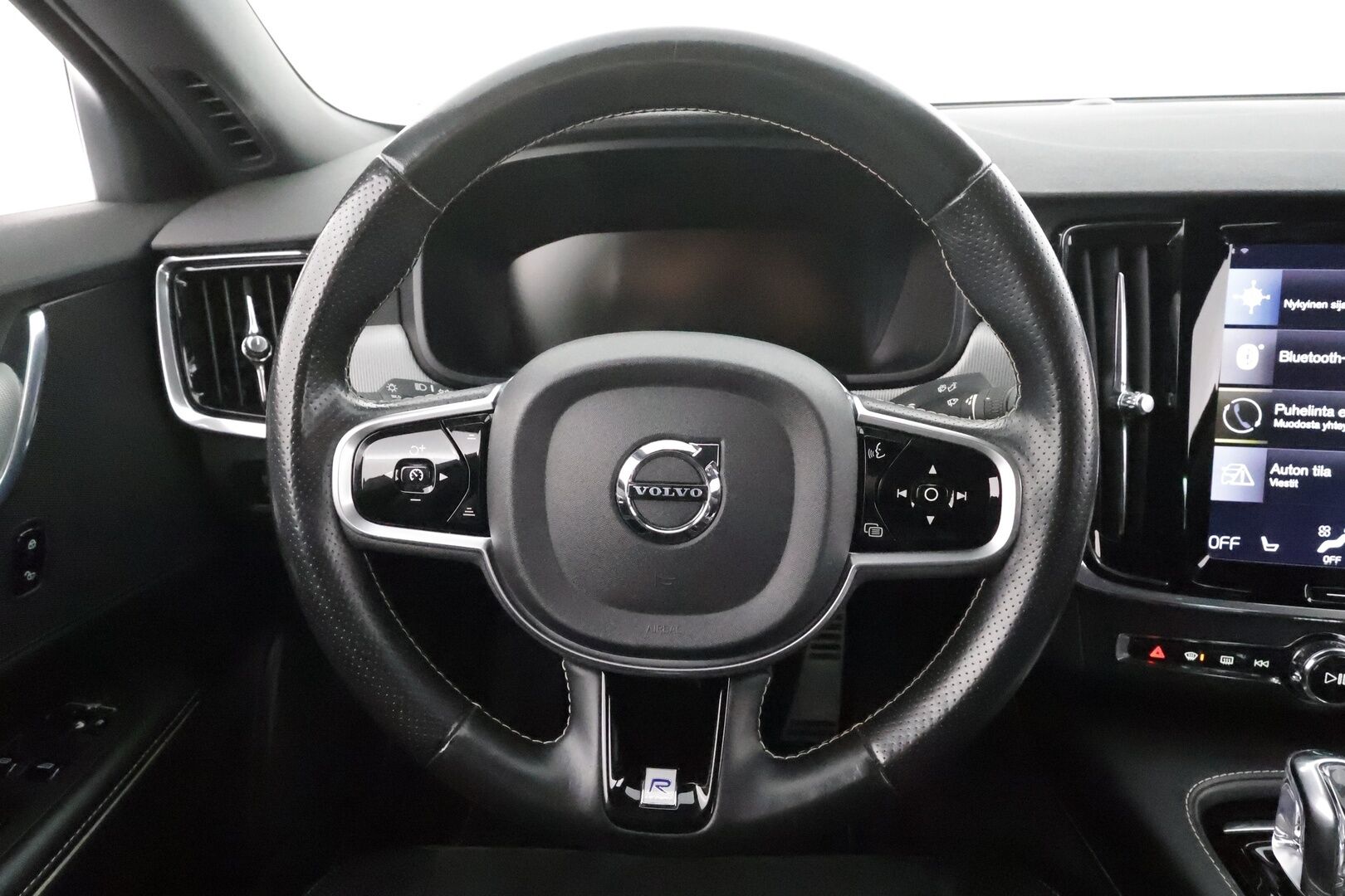 Volvo S90 2018 T8 AWD Business R-Design aut * ACC / P.kamera / LED / Navi / KeylessGo / Webasto / Sporttipenkit * - Akku kuntotarkastettu / Kahdet renkaat aluvanteilla / Hyvin huollettu 