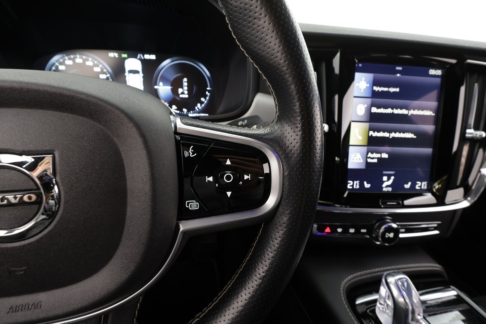 Volvo S90 2018 T8 AWD Business R-Design aut * ACC / P.kamera / LED / Navi / KeylessGo / Webasto / Sporttipenkit * - Kahdet renkaat aluvanteilla - HULLUT JOULUT KORKOTARJOUS 2,49% 