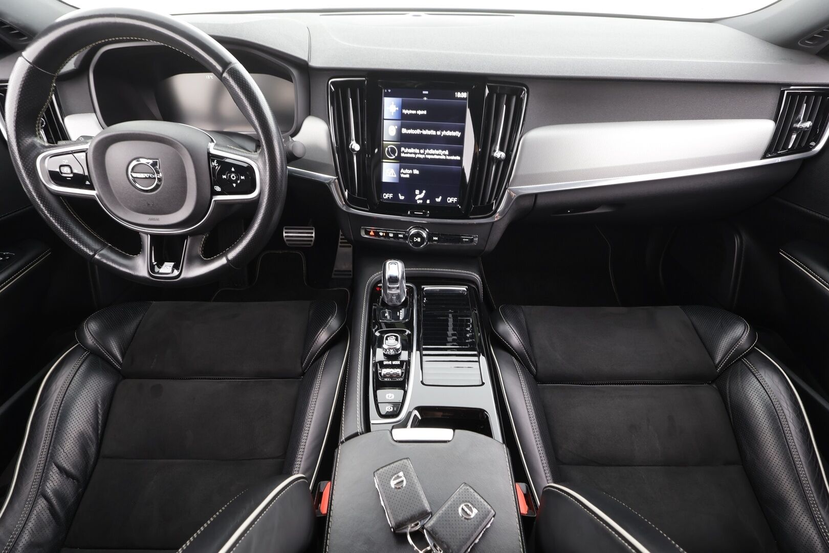 Volvo S90 2018 T8 AWD Business R-Design aut * ACC / P.kamera / LED / Navi / KeylessGo / Webasto / Sporttipenkit * - Kahdet renkaat aluvanteilla - HULLUT JOULUT KORKOTARJOUS 2,49% 