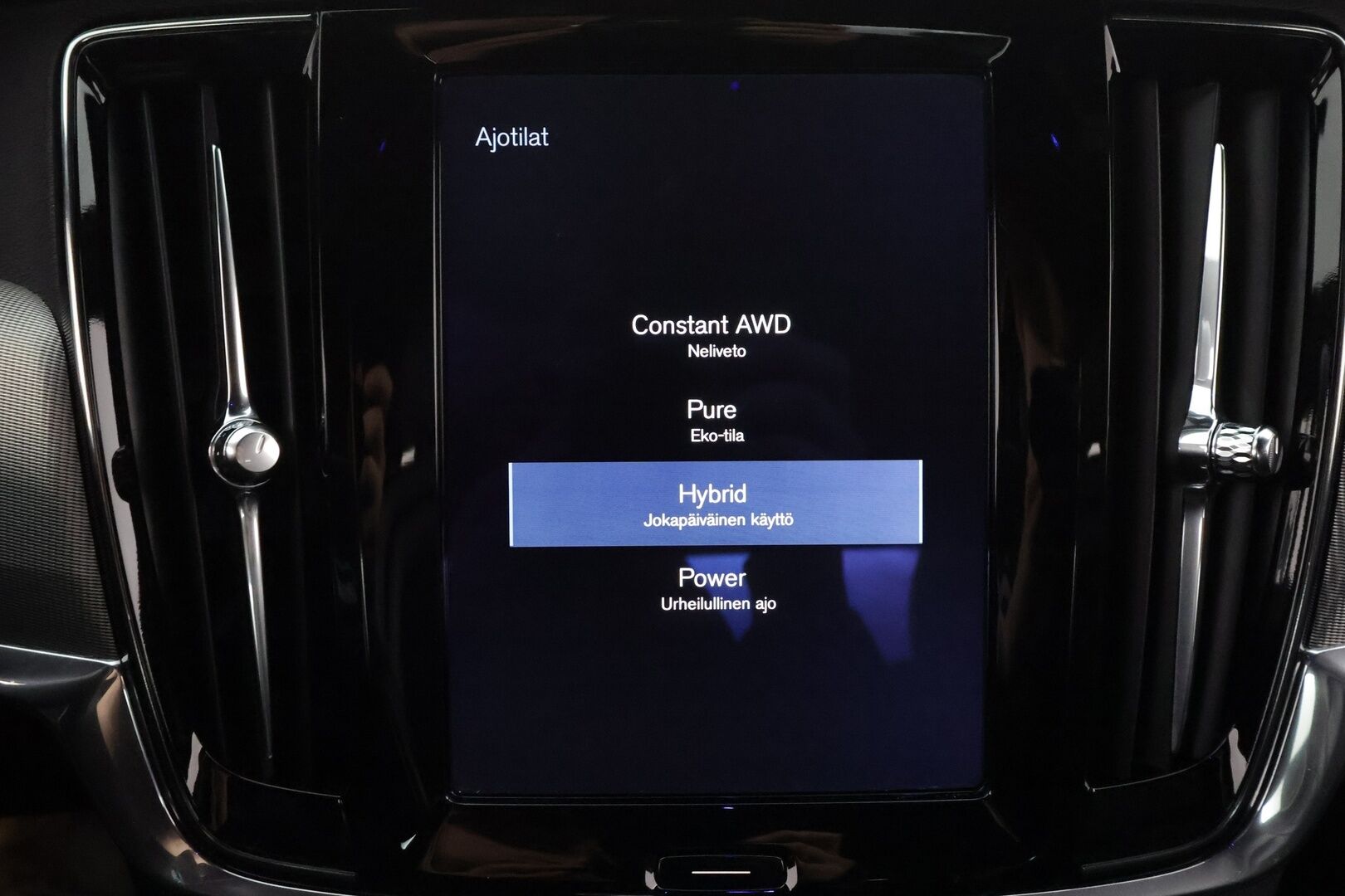 Volvo S90 2018 T8 AWD Business R-Design aut * ACC / P.kamera / LED / Navi / KeylessGo / Webasto / Sporttipenkit * - Kahdet renkaat aluvanteilla - HULLUT JOULUT KORKOTARJOUS 2,49% 