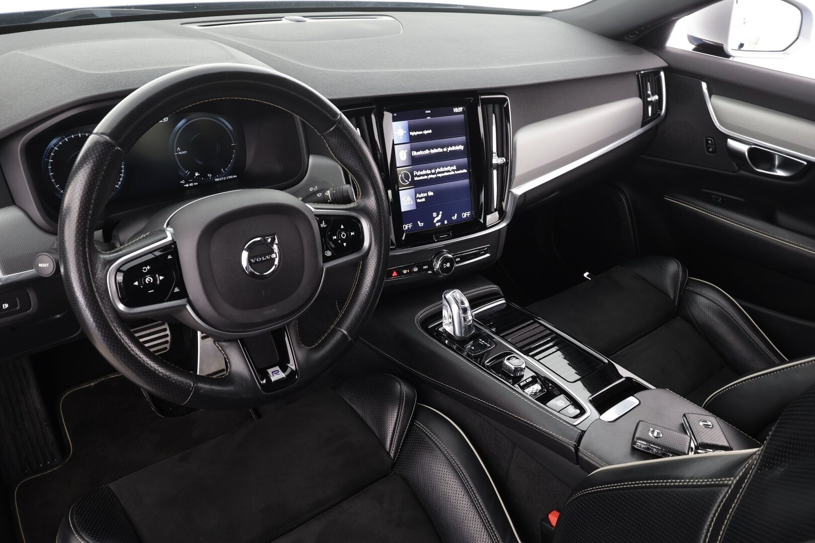 Volvo S90 2018 T8 AWD Business R-Design aut * ACC / P.kamera / LED / Navi / KeylessGo / Webasto / Sporttipenkit * - Kahdet renkaat aluvanteilla - HULLUT JOULUT KORKOTARJOUS 2,49% 