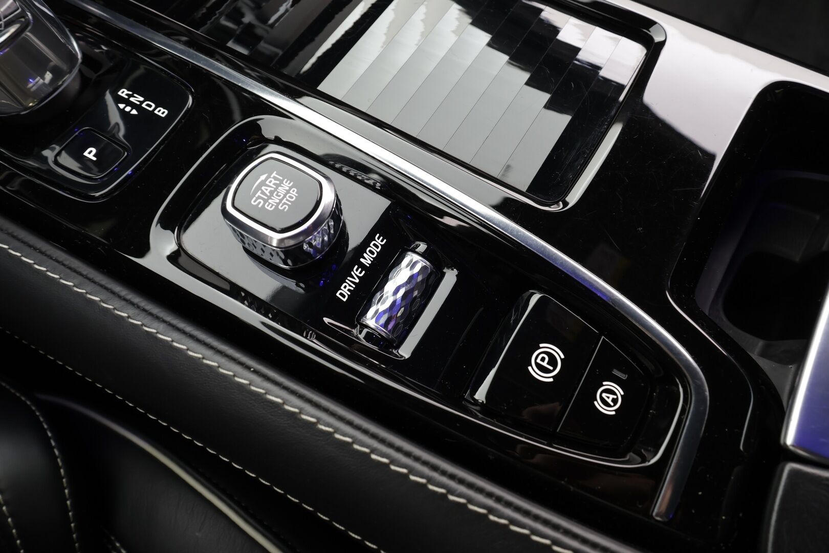 Volvo S90 2018 T8 AWD Business R-Design aut * ACC / P.kamera / LED / Navi / KeylessGo / Webasto / Sporttipenkit * - Akku kuntotarkastettu / Kahdet renkaat aluvanteilla / Hyvin huollettu - HULLUT VÄLIPÄIVÄT KORKOTARJOUS 2,49%